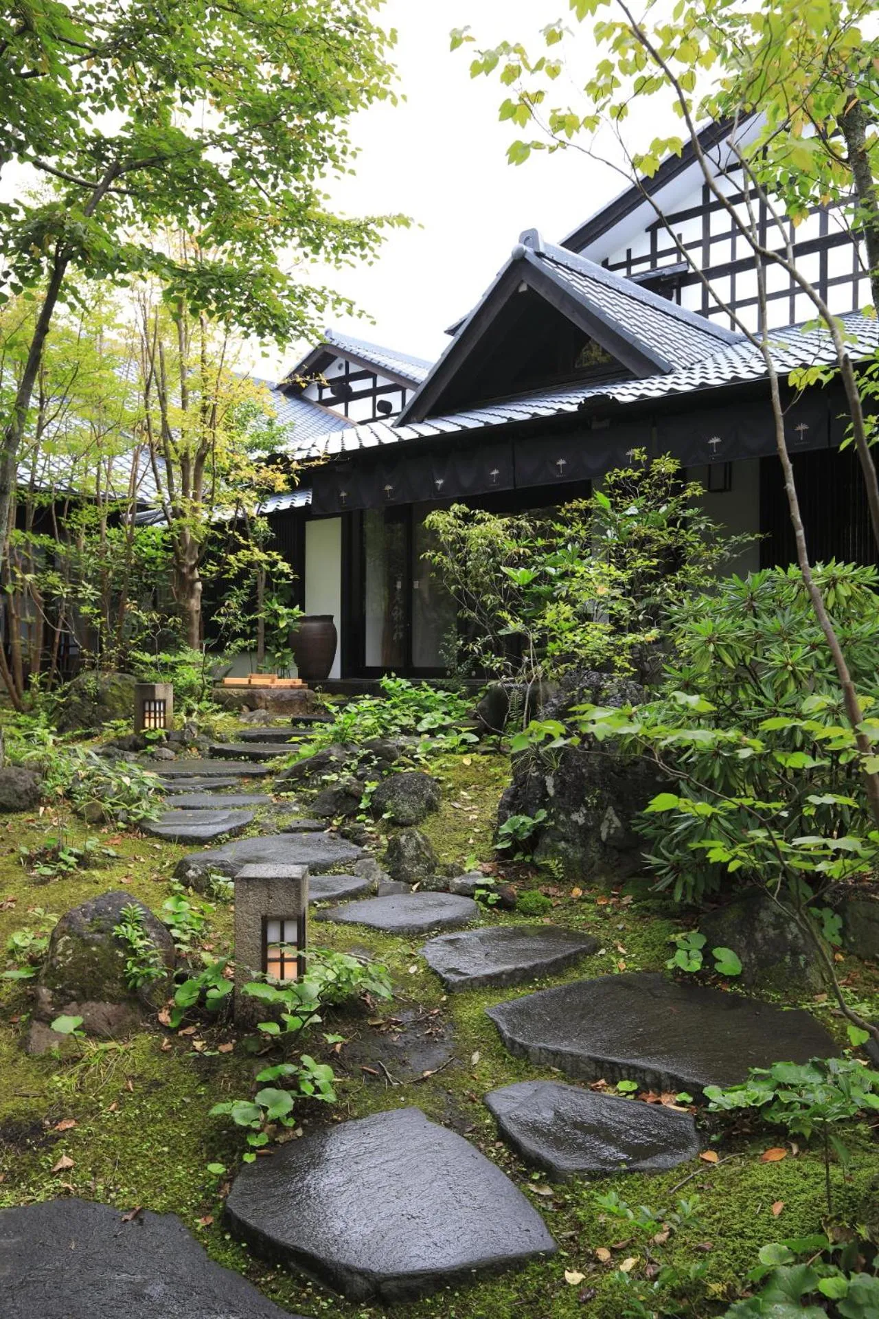 Property building in Yufuin Souan Kosumosu