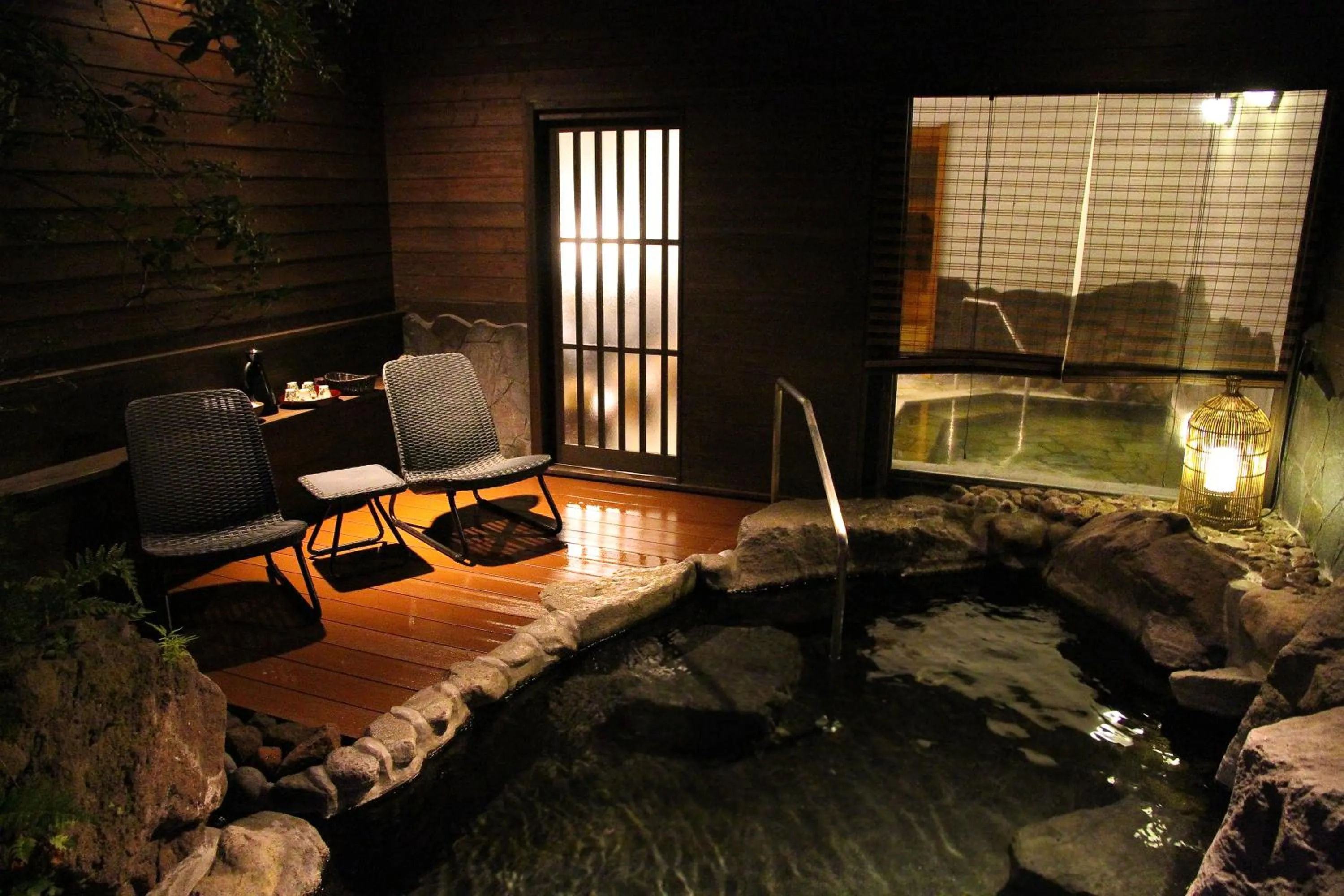Hot Spring Bath in Yufuin Souan Kosumosu