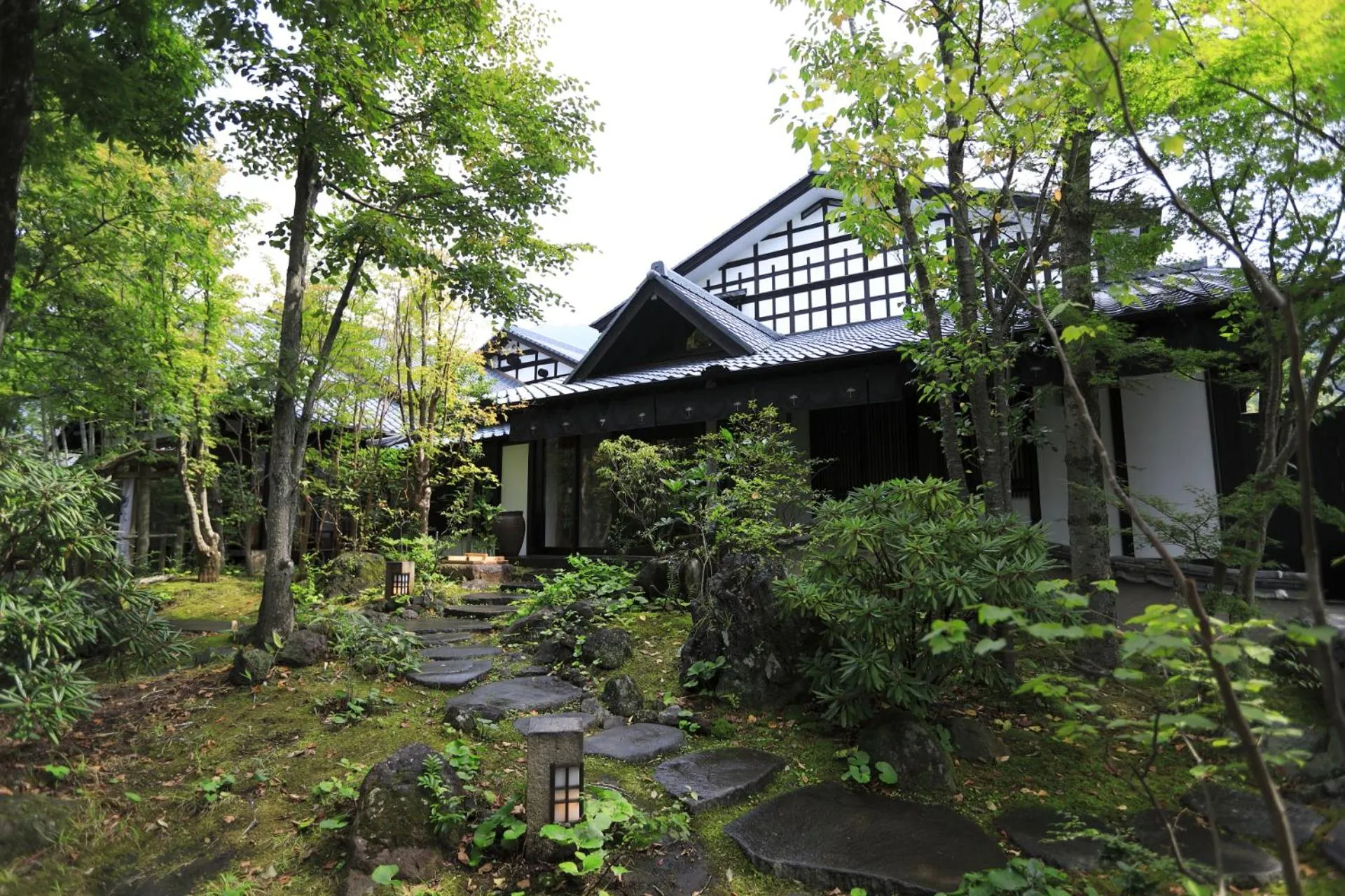 Property building in Yufuin Souan Kosumosu