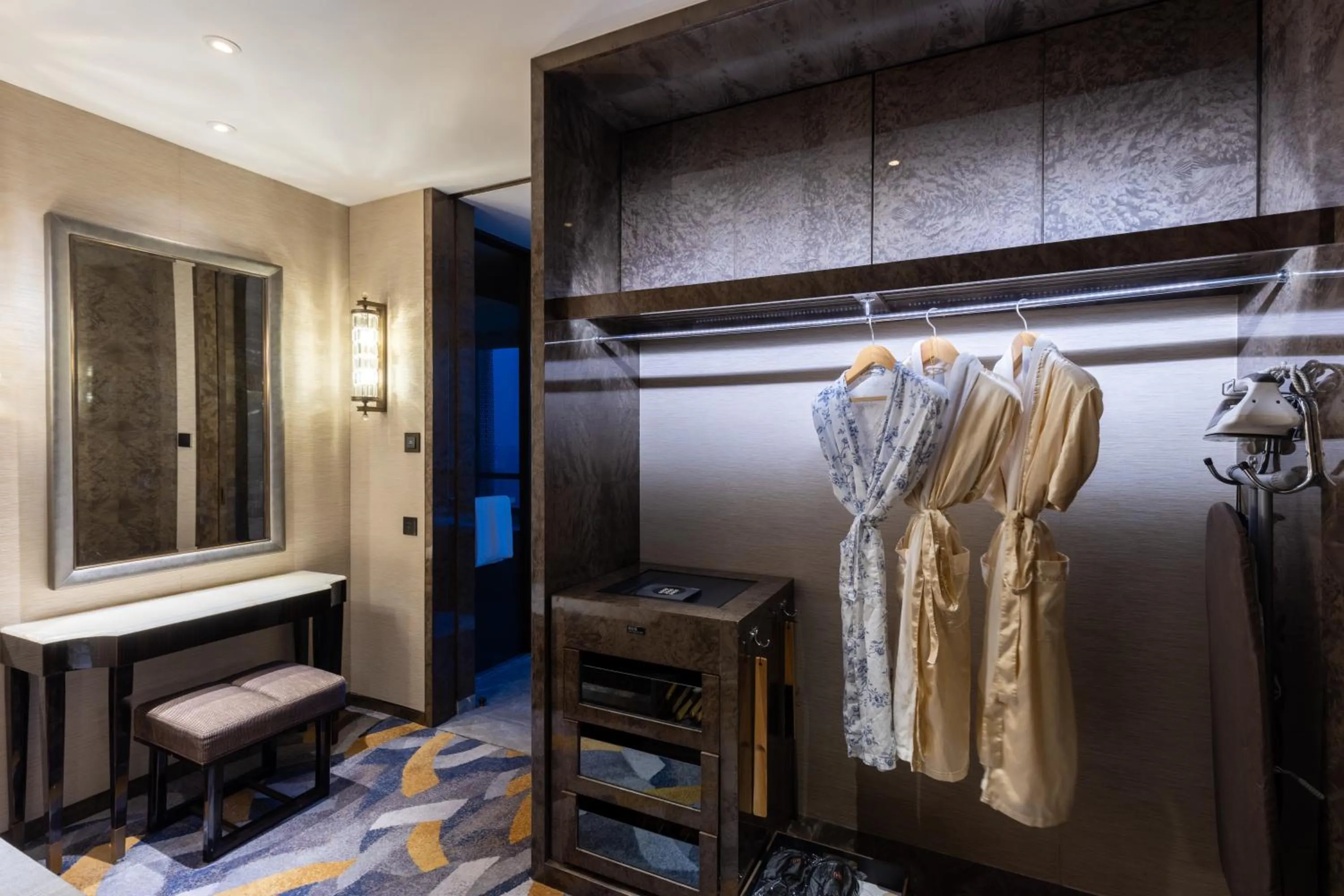 wardrobe in Wanda Vista Zhengzhou