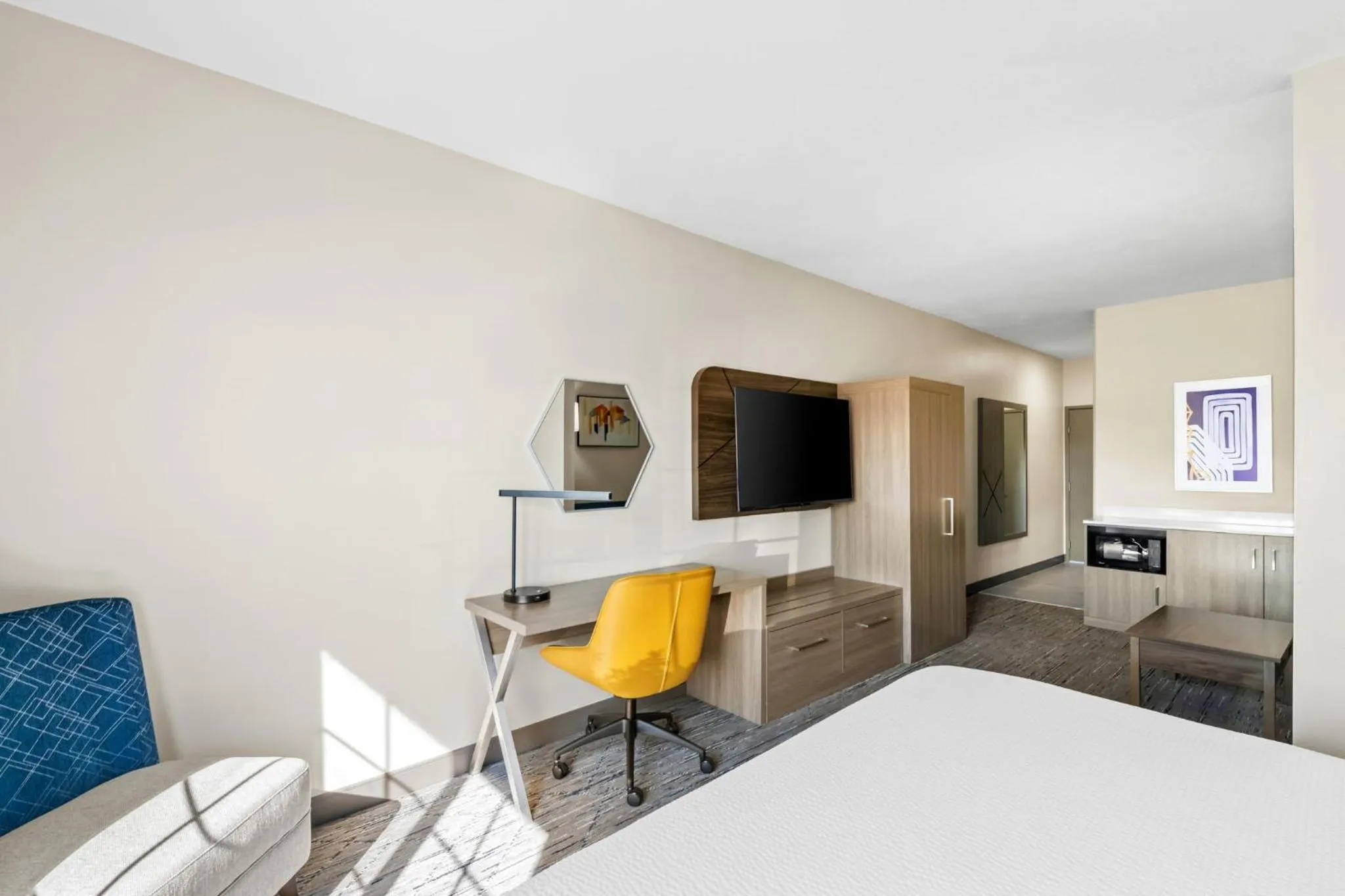 Photo of the whole room, Bed in Holiday Inn Express Hotel & Suites Council Bluffs - Convention Center Area by IHG