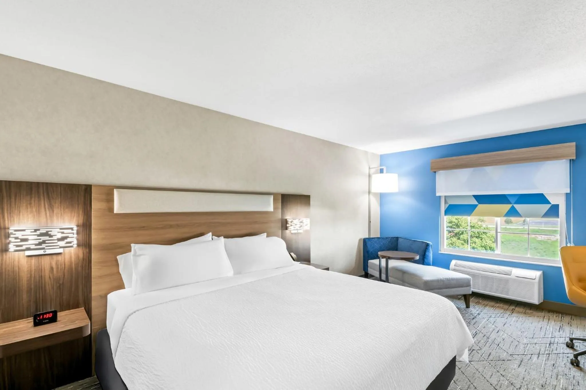 Photo of the whole room, Bed in Holiday Inn Express Hotel & Suites Council Bluffs - Convention Center Area by IHG