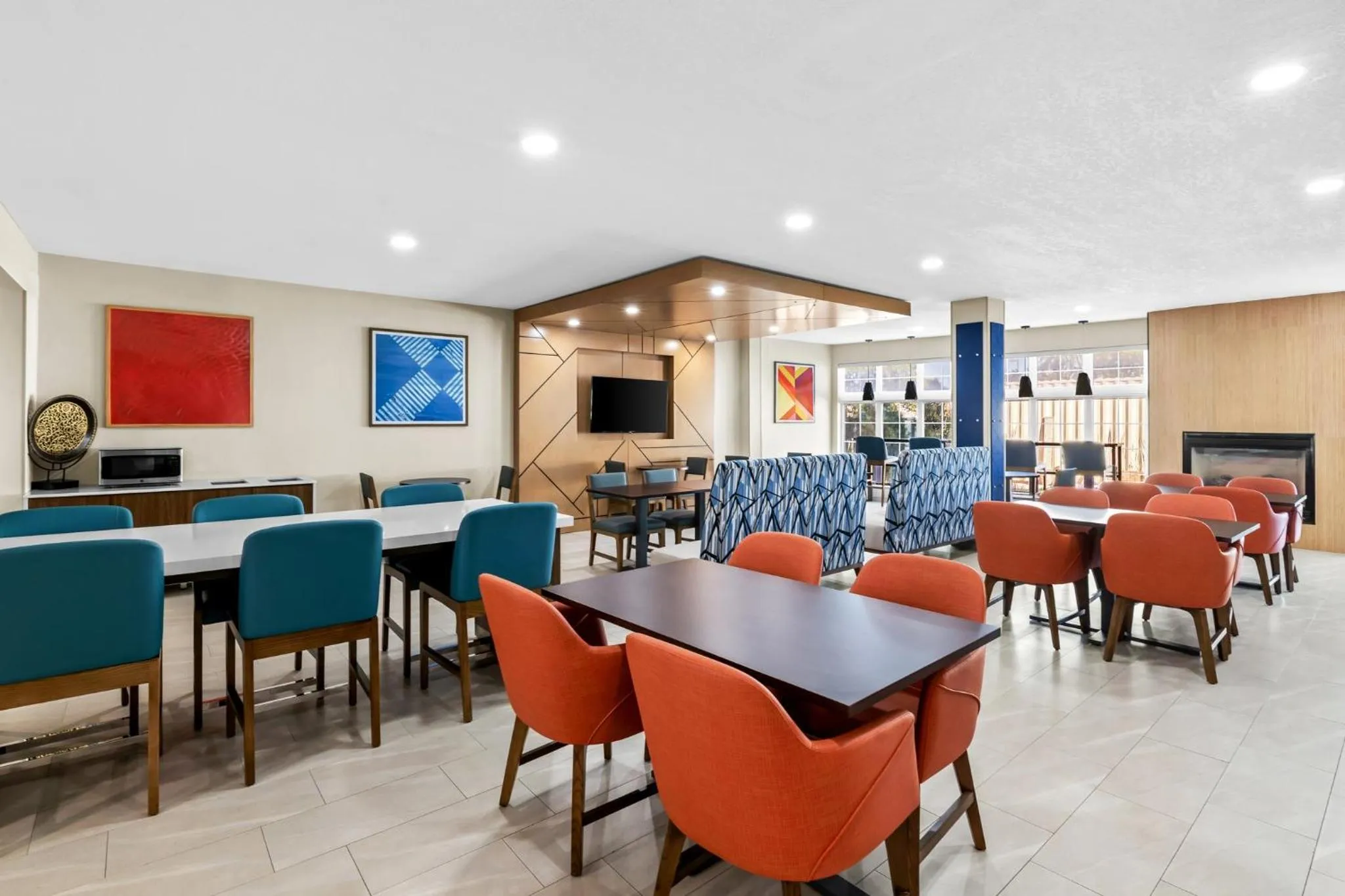 Breakfast in Holiday Inn Express Hotel & Suites Council Bluffs - Convention Center Area by IHG