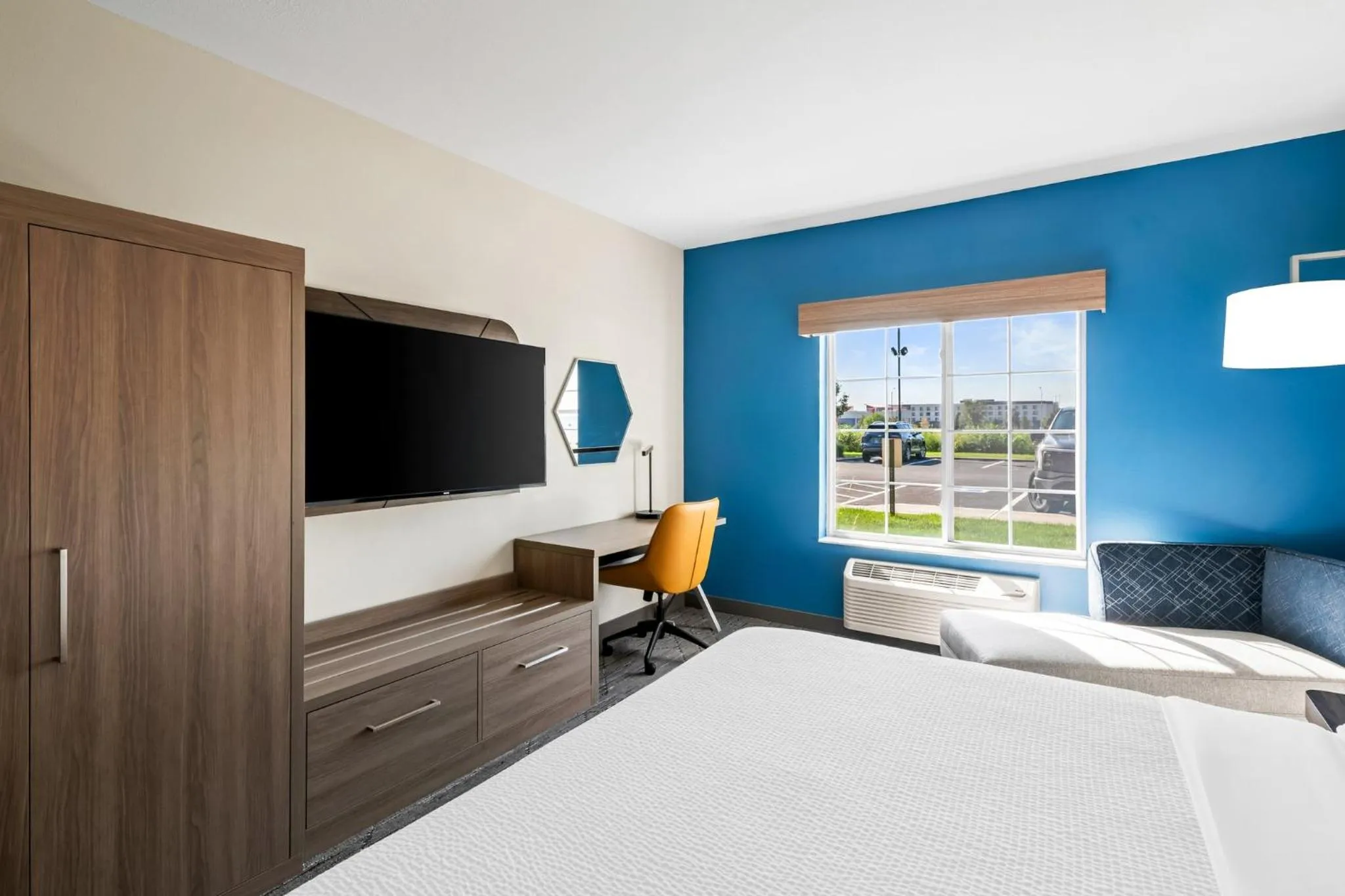 Photo of the whole room, Bed in Holiday Inn Express Hotel & Suites Council Bluffs - Convention Center Area by IHG