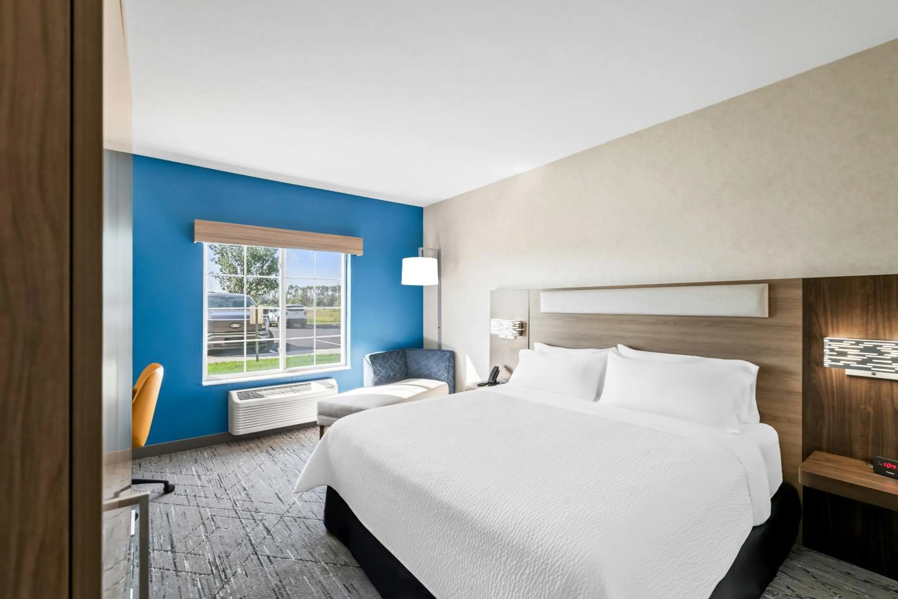 Bedroom, Bed in Holiday Inn Express Hotel & Suites Council Bluffs - Convention Center Area by IHG