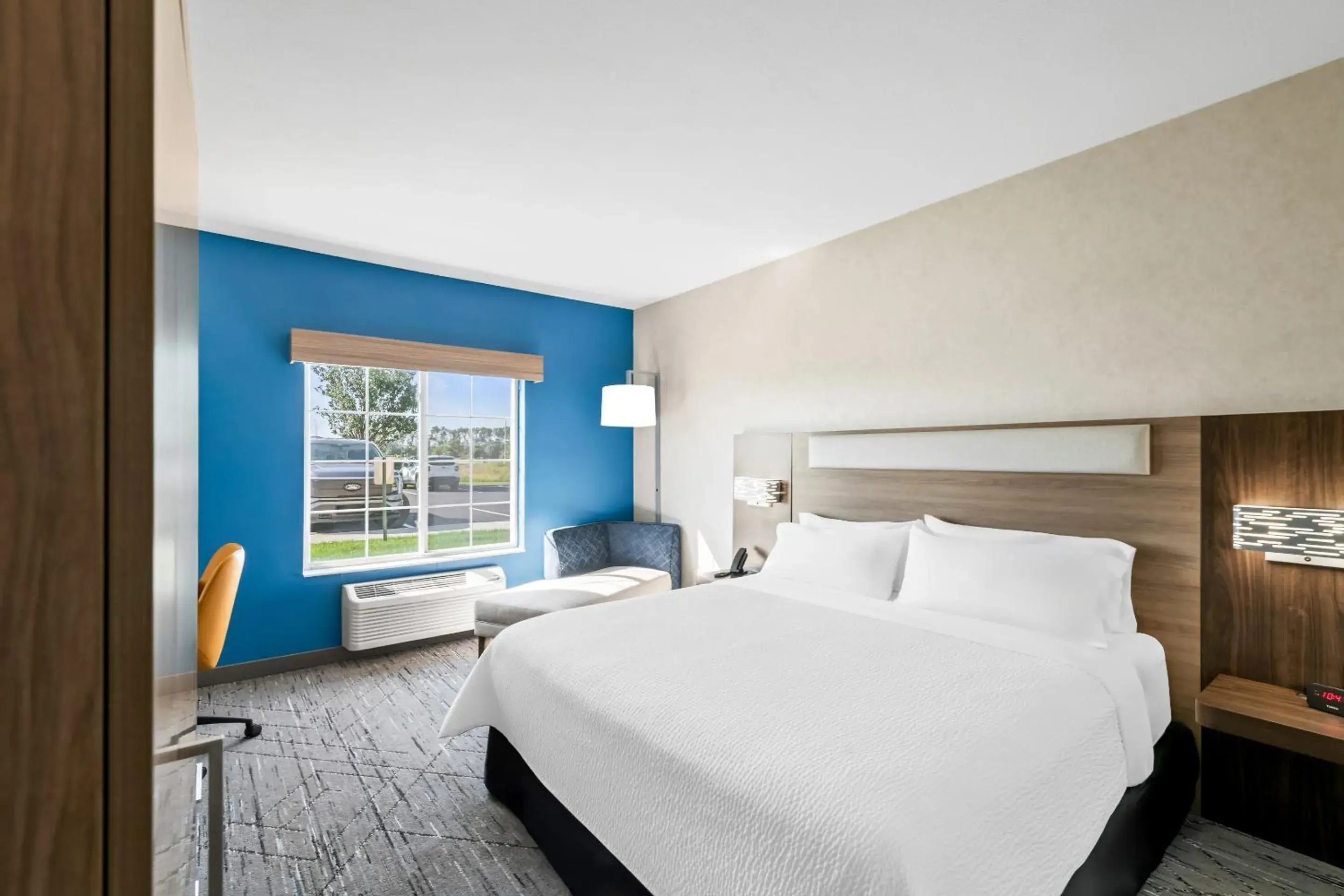 Bedroom, Bed in Holiday Inn Express Hotel & Suites Council Bluffs - Convention Center Area by IHG Bedroom, Bed in Holiday Inn Express Hotel & Suites Council Bluffs - Convention Center Area by IHG