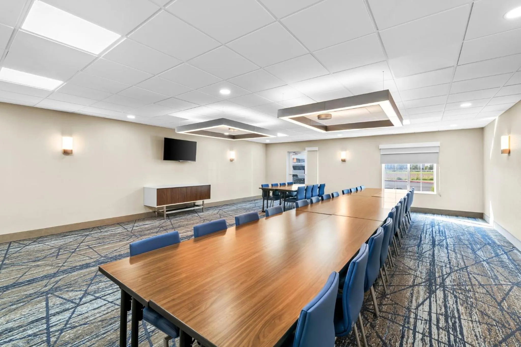 Meeting/conference room in Holiday Inn Express Hotel & Suites Council Bluffs - Convention Center Area by IHG