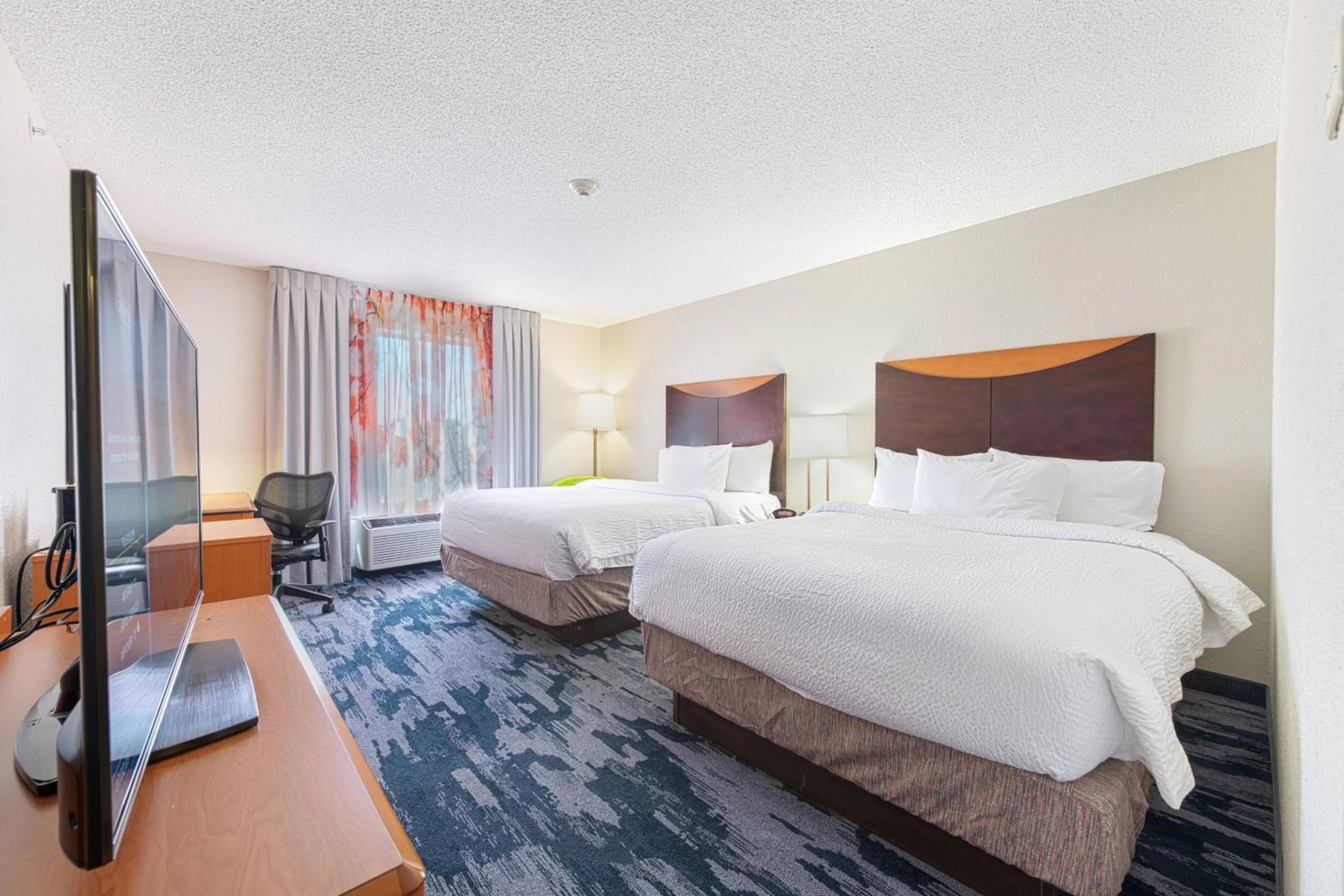 Photo of the whole room, Bed in Fairfield Inn & Suites by Marriott Chicago Naperville