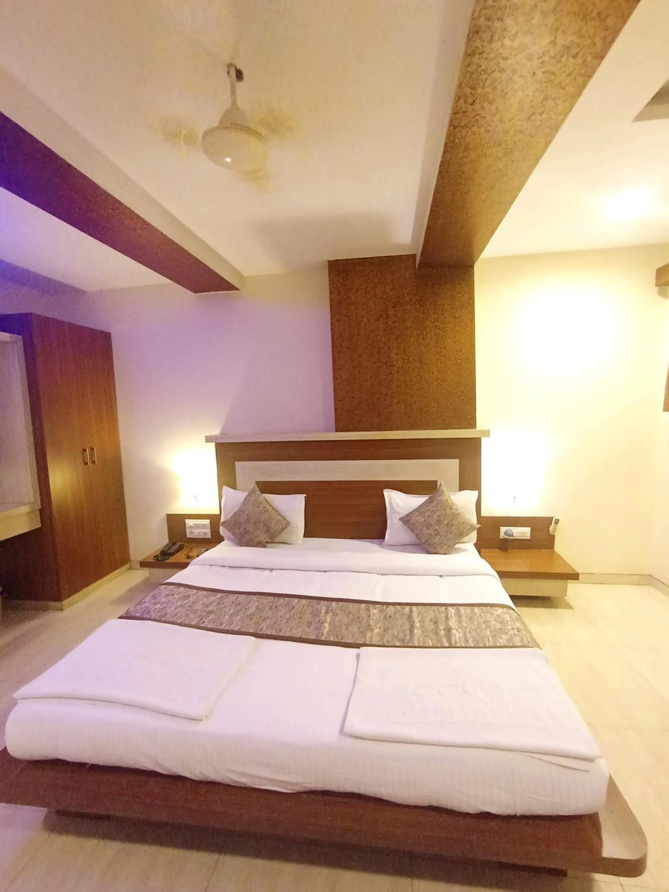 Bed in Hotel Vaikunth By Adamo