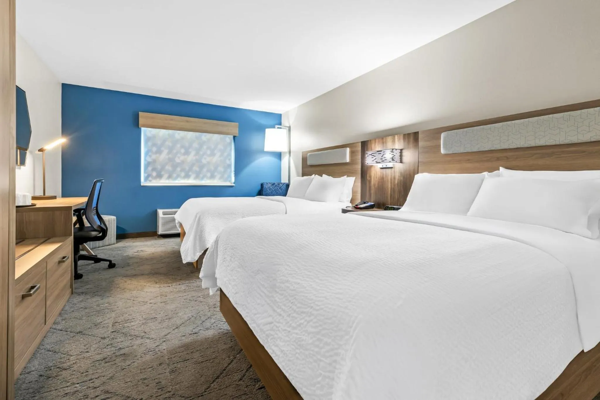Photo of the whole room, Bed in Holiday Inn Express Florence Northeast by IHG