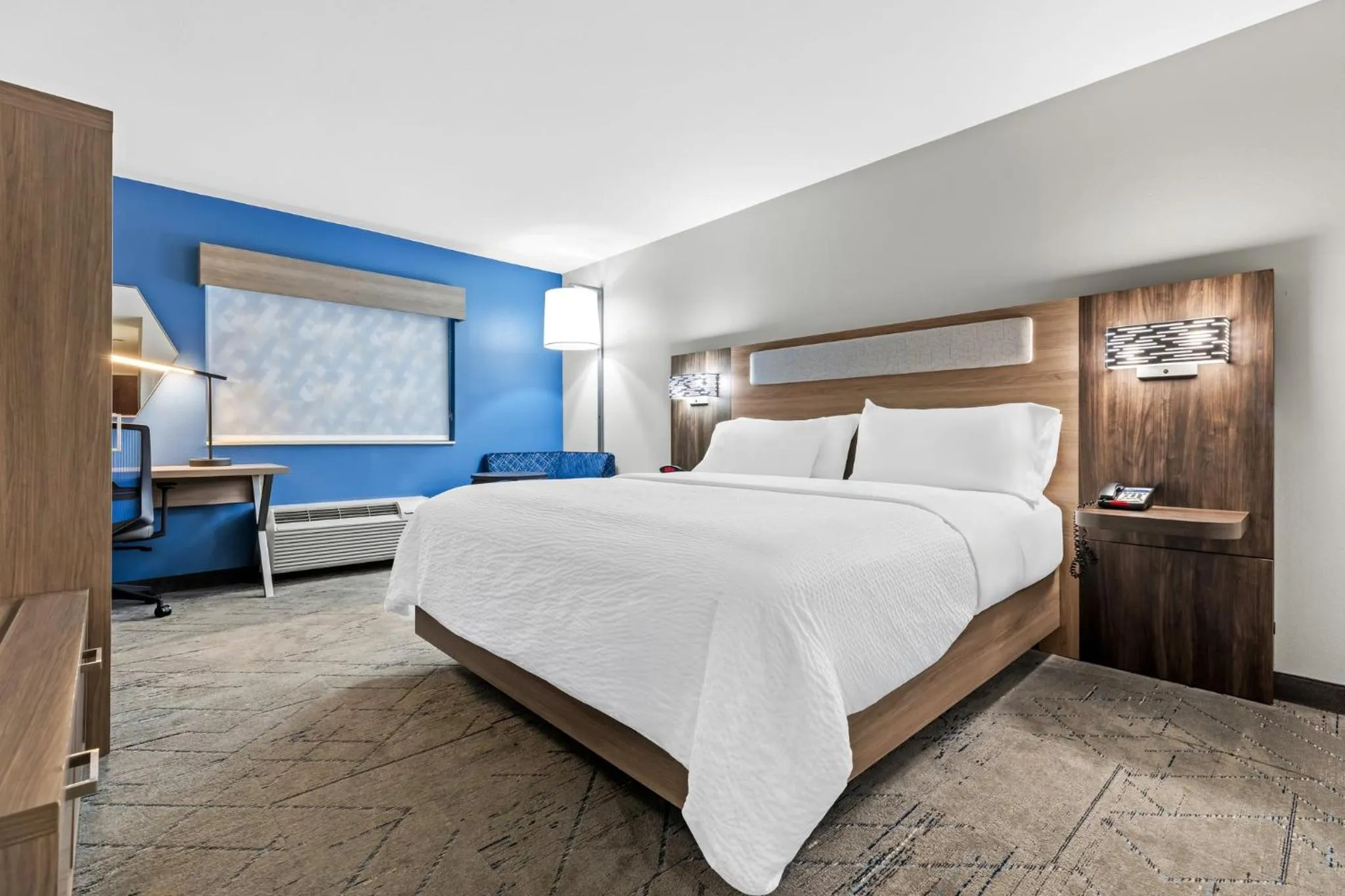 Photo of the whole room, Bed in Holiday Inn Express Florence Northeast by IHG