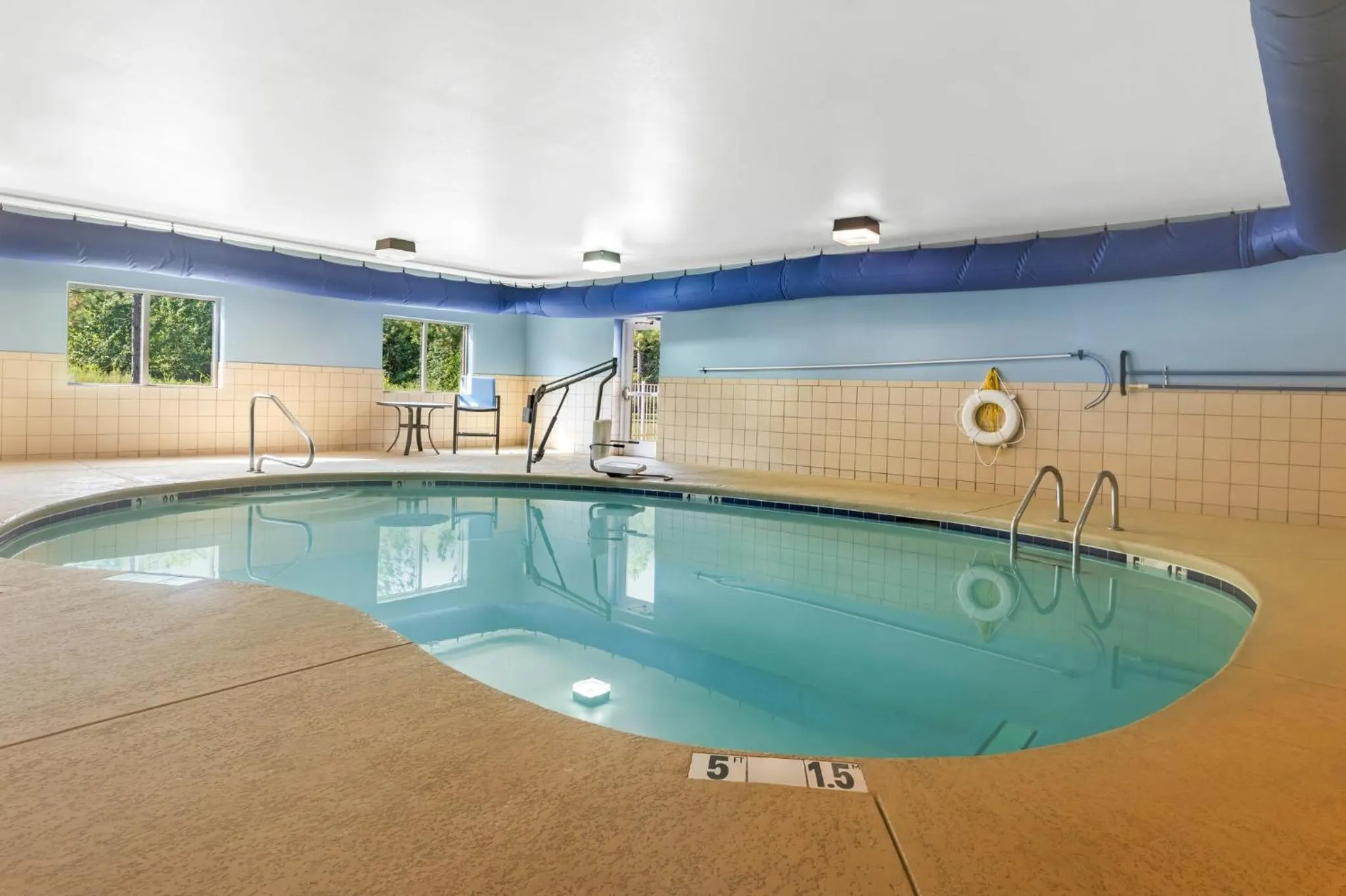 Swimming pool in Holiday Inn Express Florence Northeast by IHG