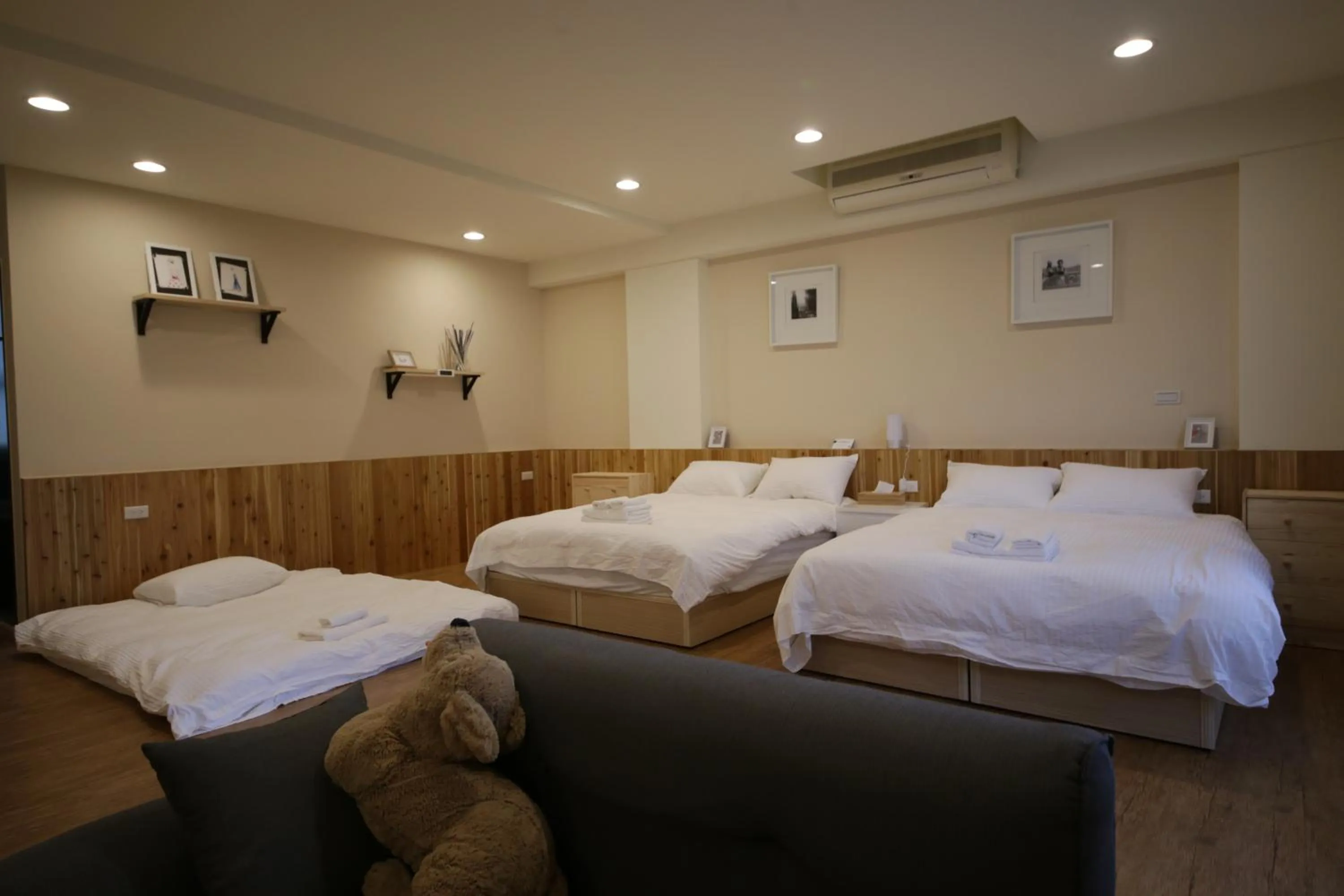 Photo of the whole room, Bed in YO HOO FARM 16 HOUSE