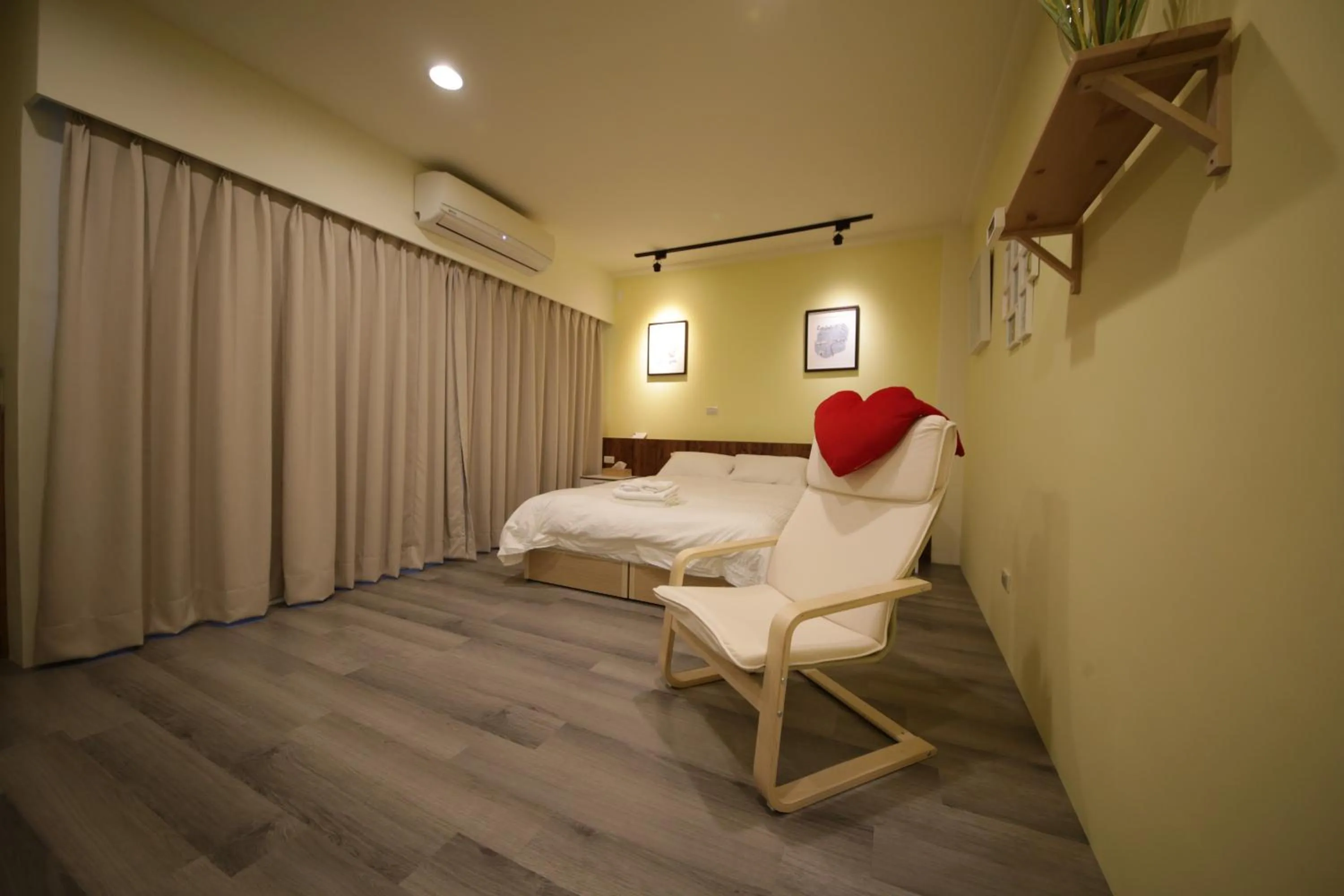 Photo of the whole room, Bed in YO HOO FARM 16 HOUSE