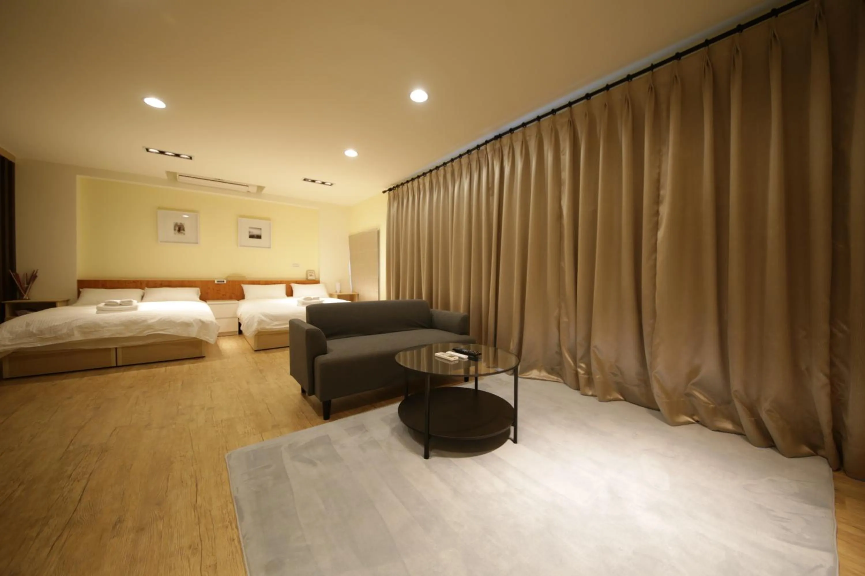 Photo of the whole room, Bed in YO HOO FARM 16 HOUSE