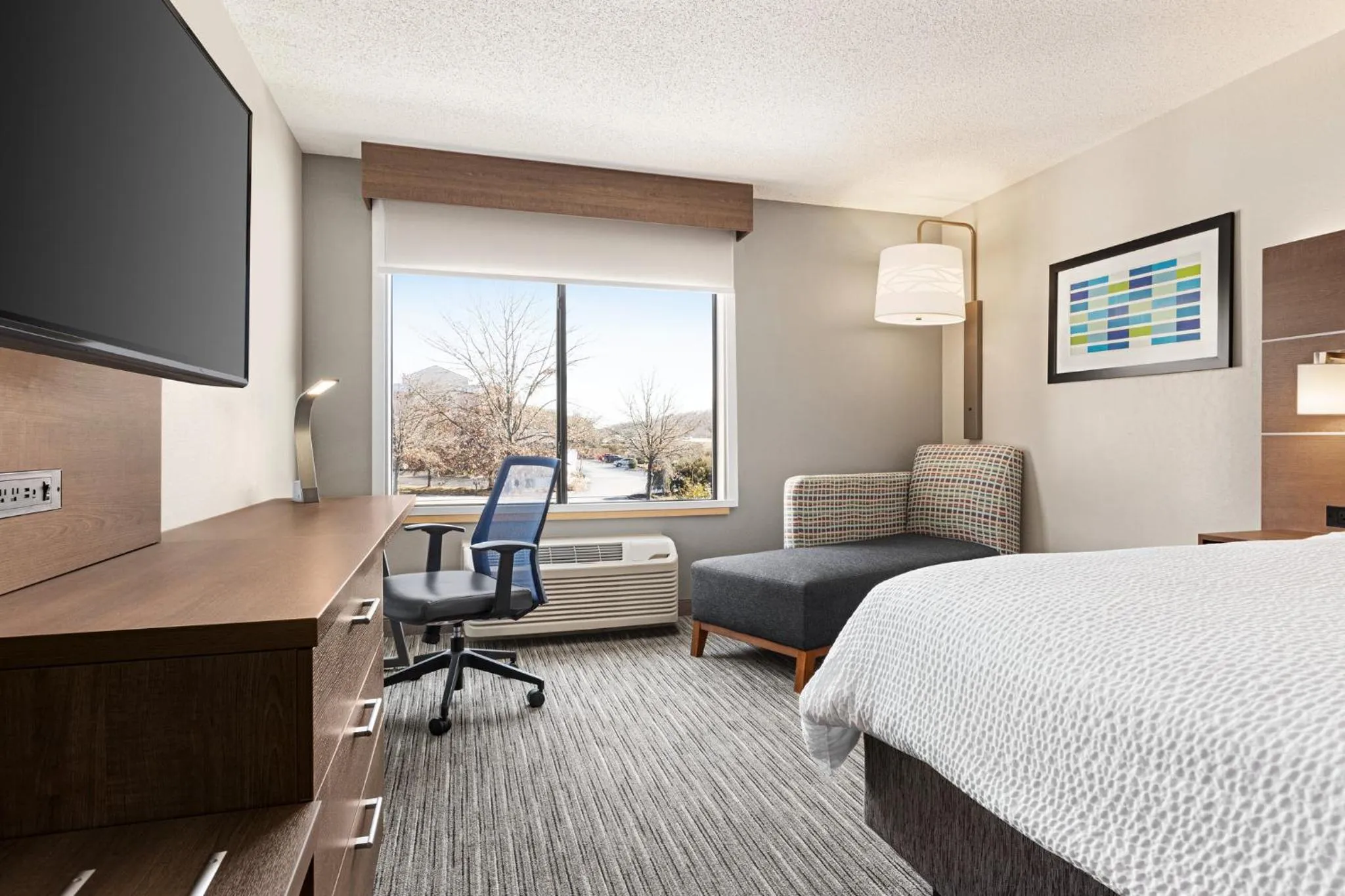 Photo of the whole room, Bed in Holiday Inn Express Hotel & Suites Anniston/Oxford by IHG