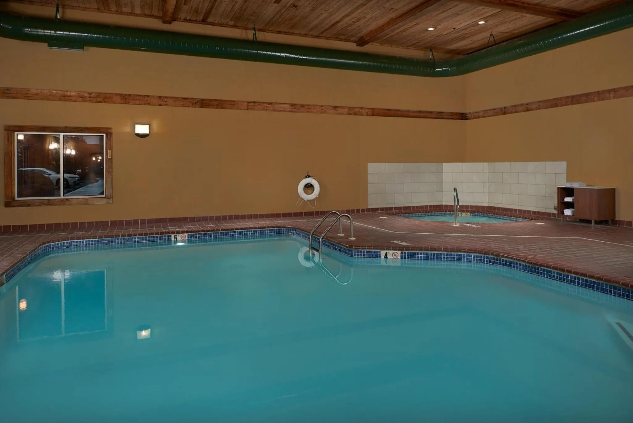 Swimming pool in Holiday Inn Express Hotel & Suites Anniston/Oxford by IHG