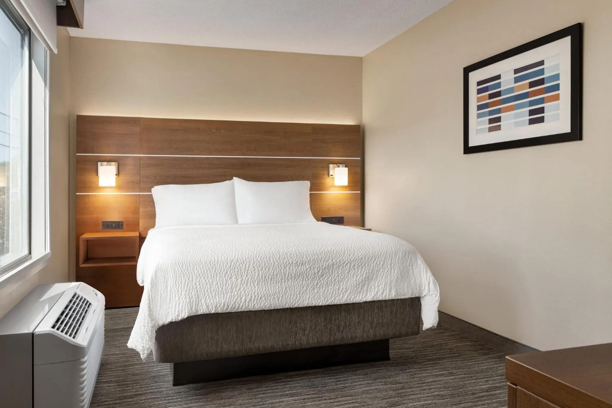Photo of the whole room, Bed in Holiday Inn Express Hotel & Suites Anniston/Oxford by IHG