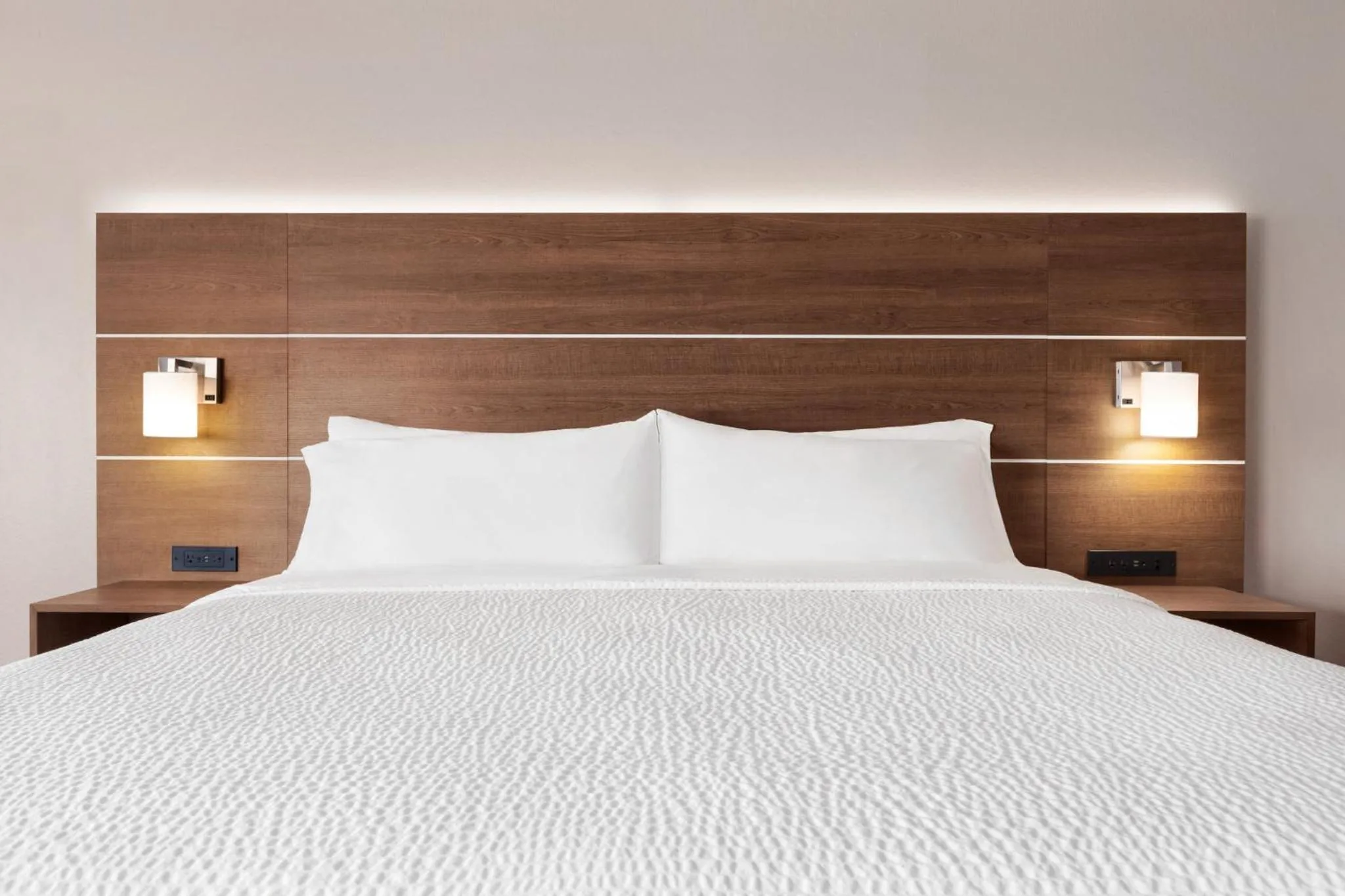 Photo of the whole room, Bed in Holiday Inn Express Hotel & Suites Anniston/Oxford by IHG