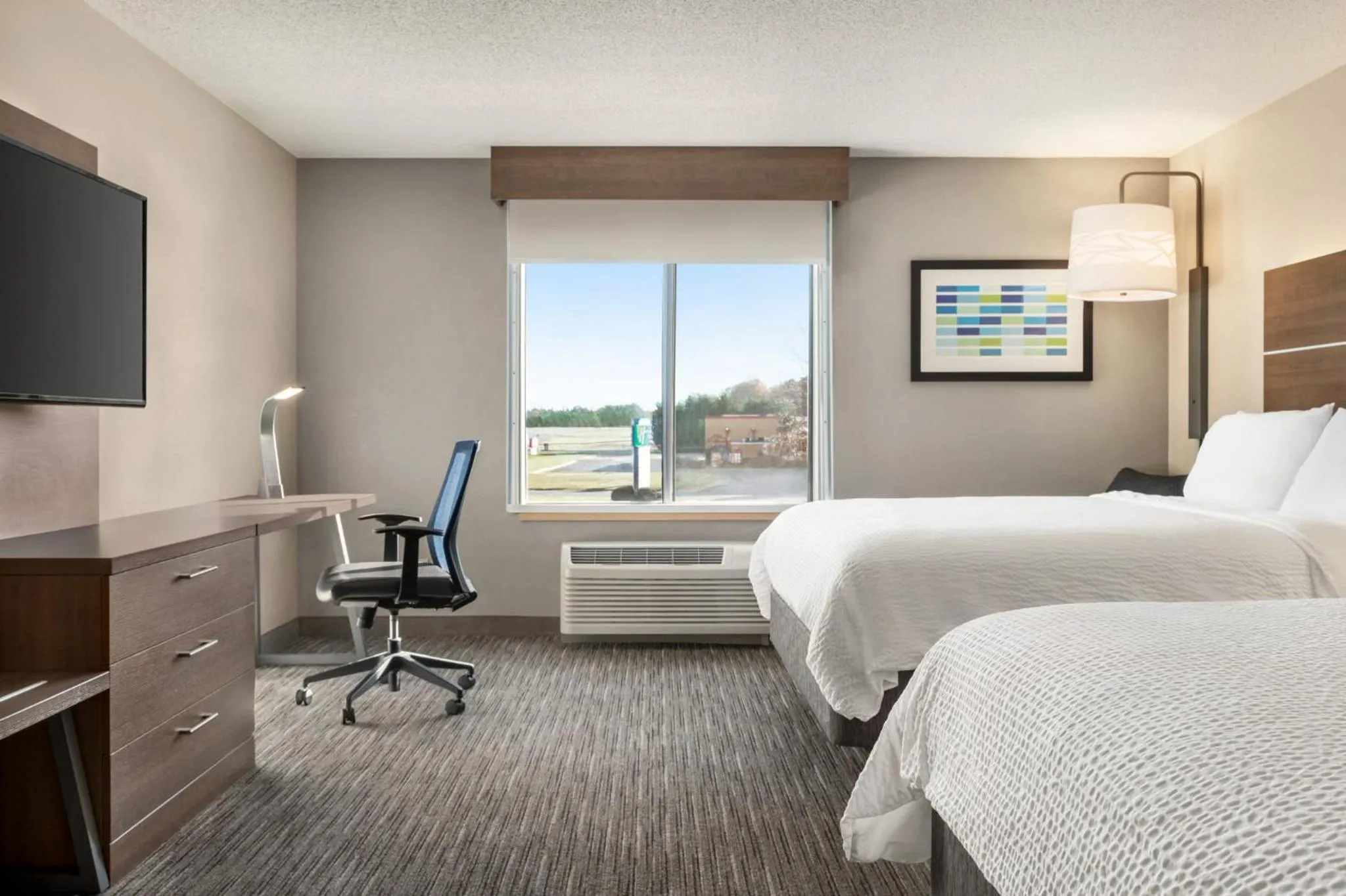 Photo of the whole room, Bed in Holiday Inn Express Hotel & Suites Anniston/Oxford by IHG