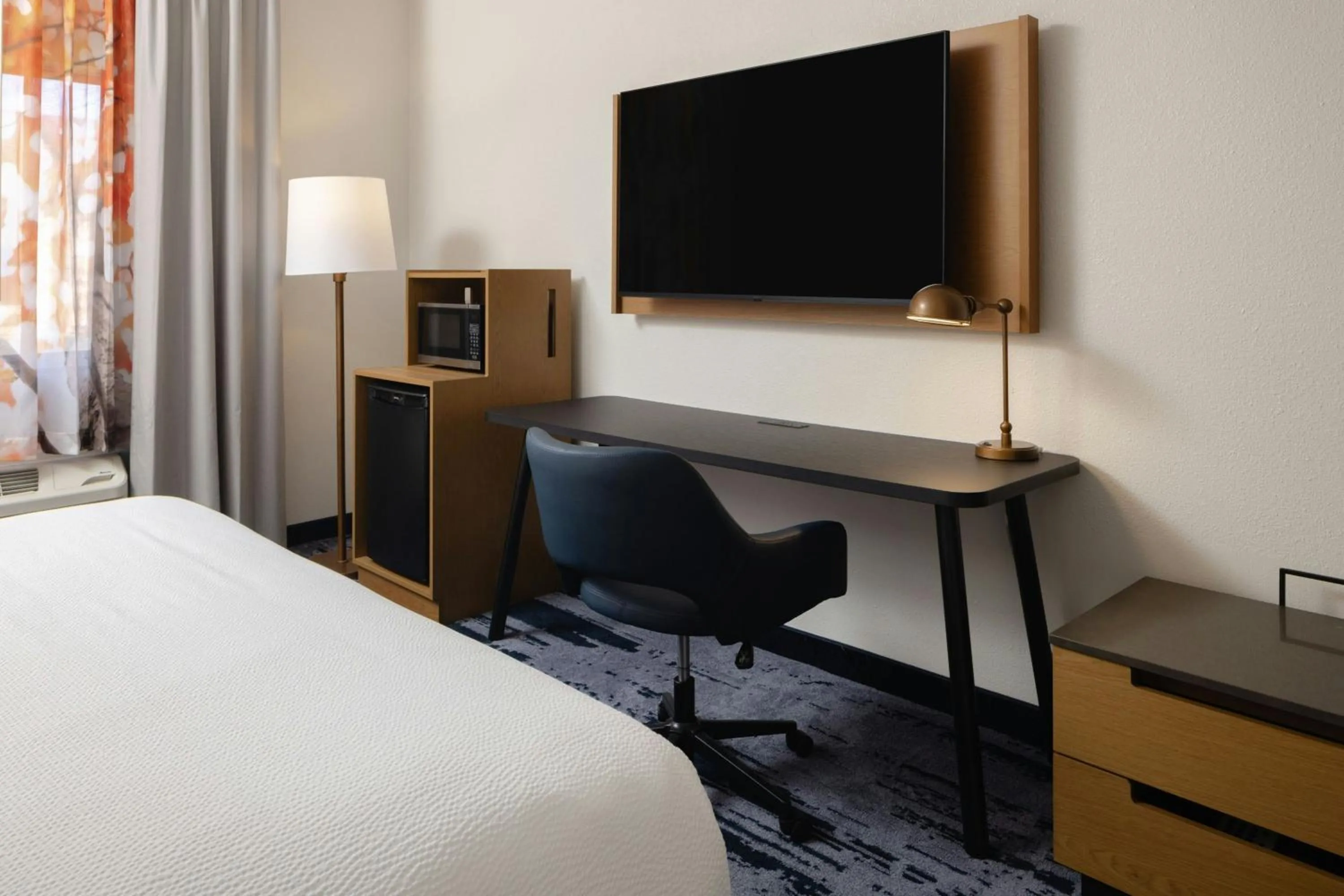 Photo of the whole room, Bed in Fairfield Inn & Suites Grand Rapids