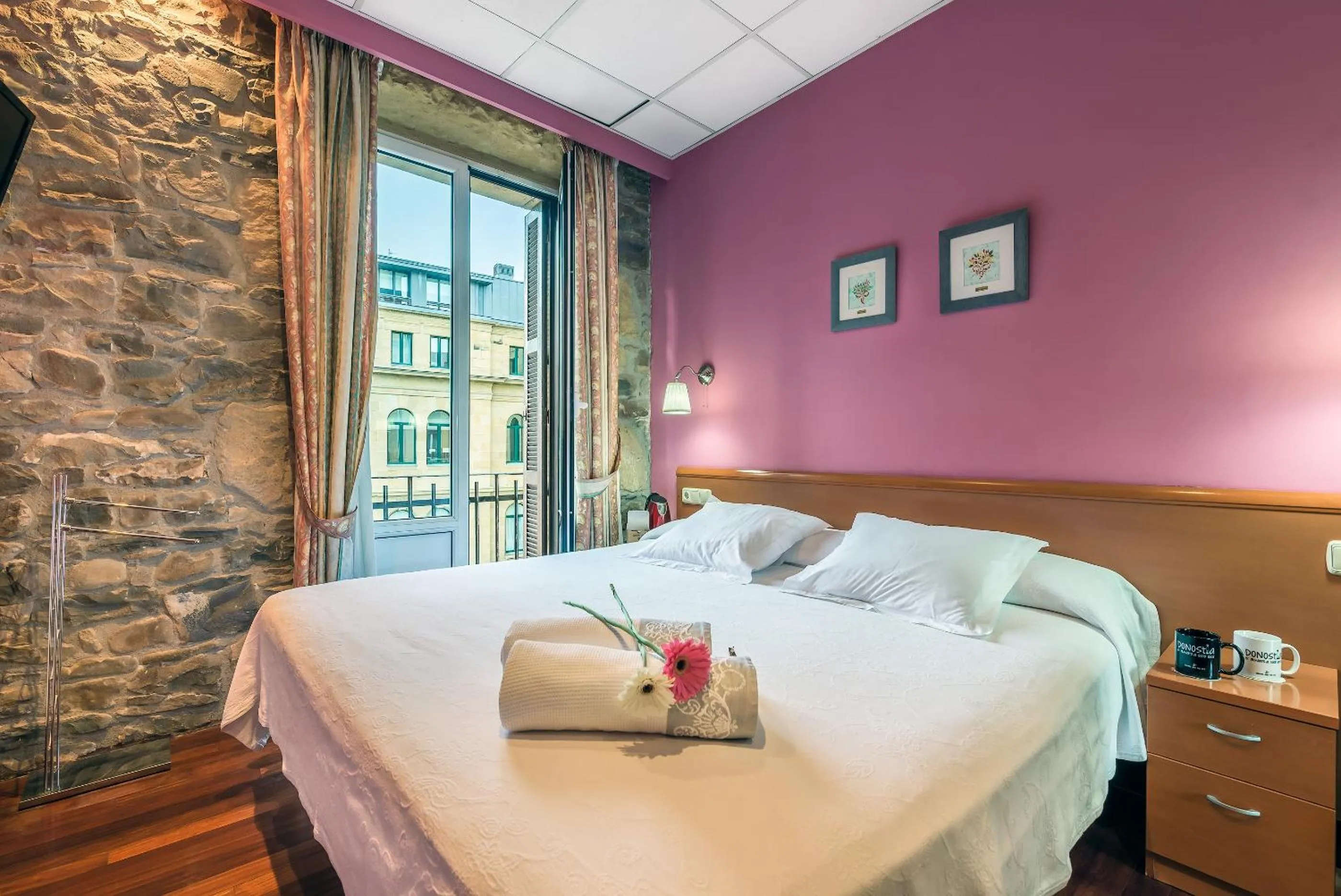 Double Room with Balcony and Shared Bathroom in Pensión Ab Domini