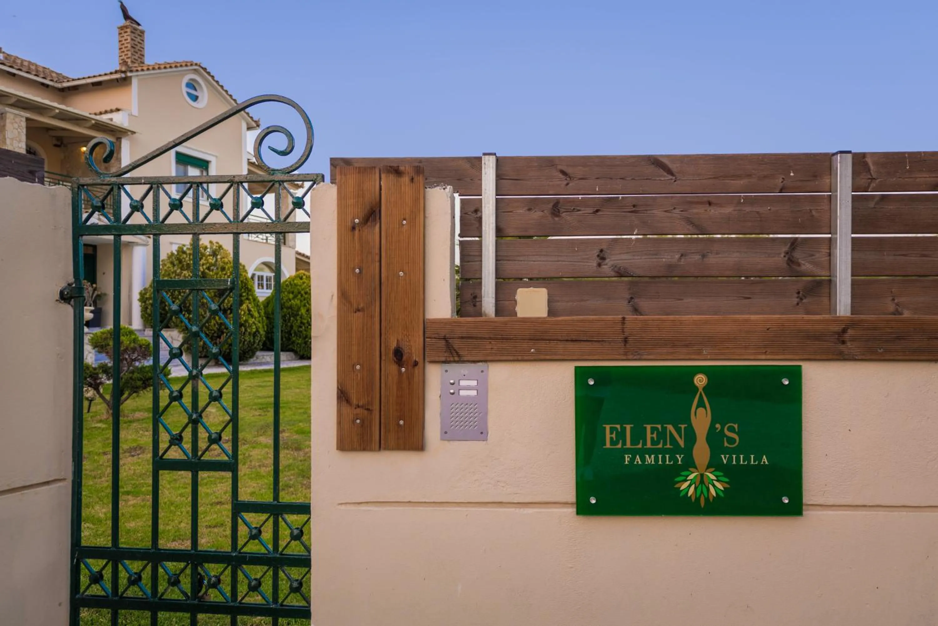 Eleni's Family Villa