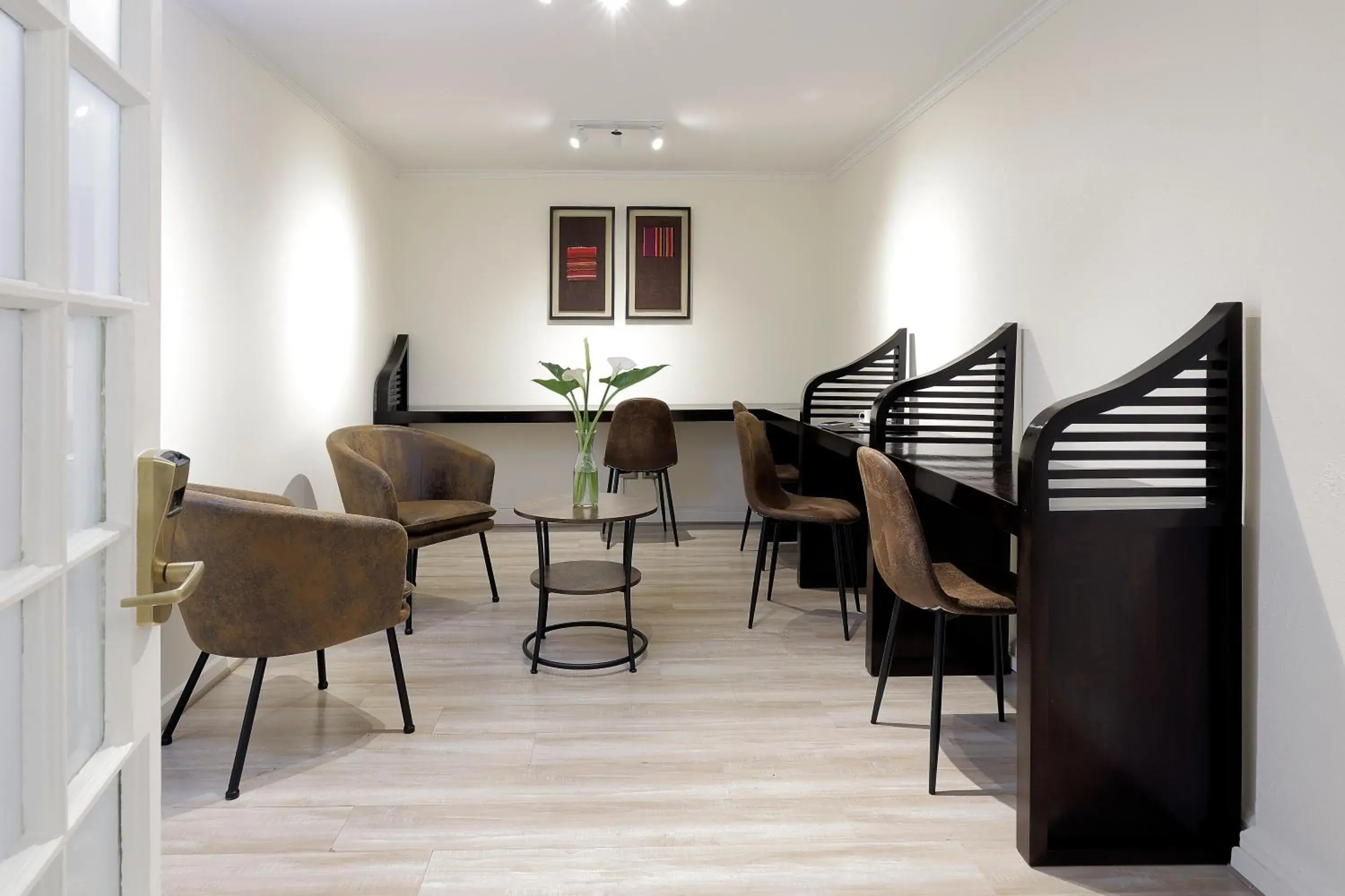 Living room in MR Express (ex Hotel Neruda Express) Living room in MR Express (ex Hotel Neruda Express)