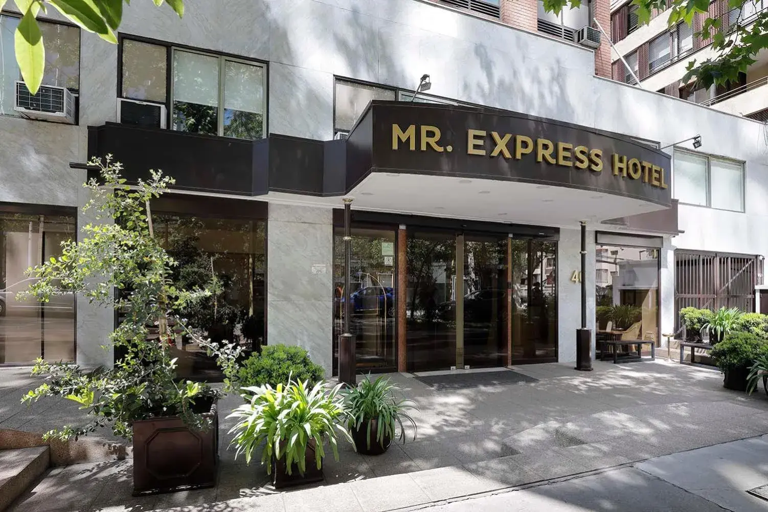 Facade/entrance in MR Express (ex Hotel Neruda Express) Facade/entrance in MR Express (ex Hotel Neruda Express)