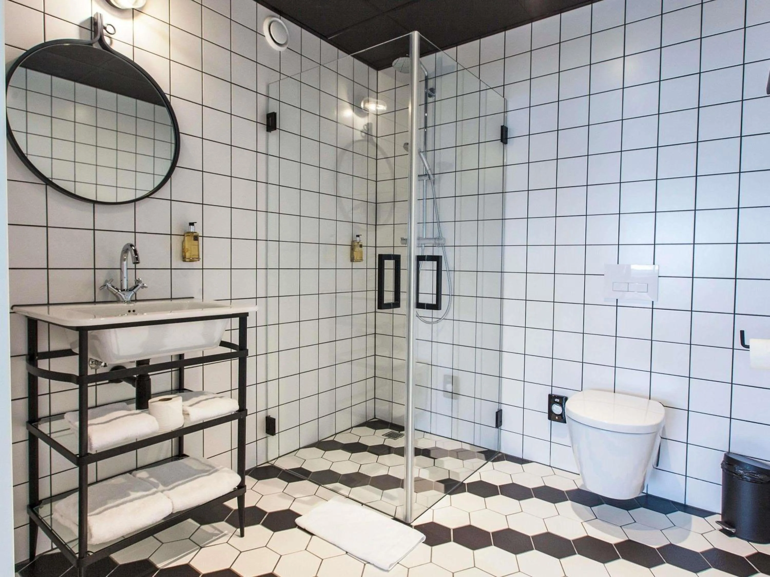 Bedroom in ibis Styles Amsterdam Airport