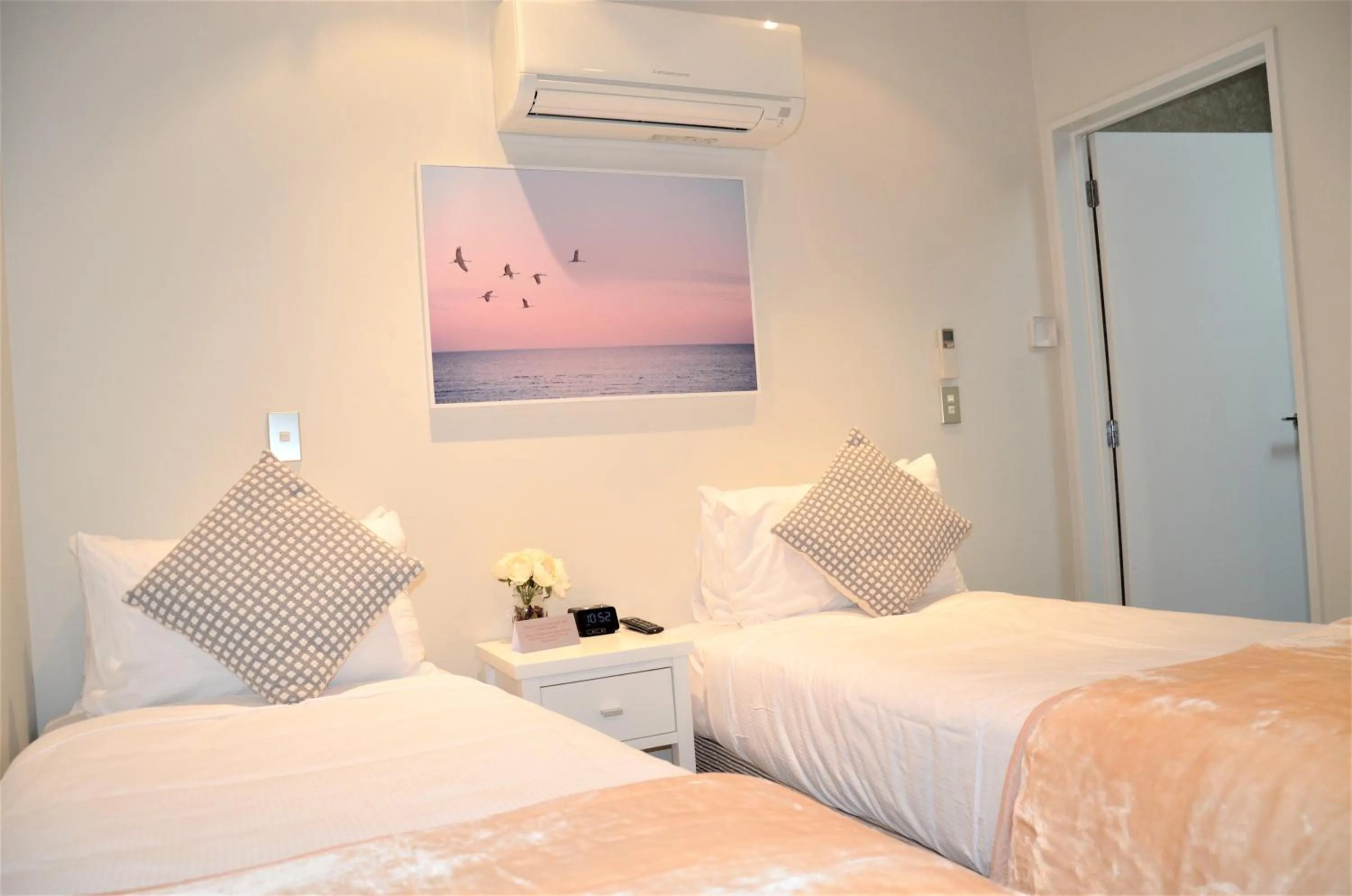 Bedroom, Bed in Colombo Lodge Hotel