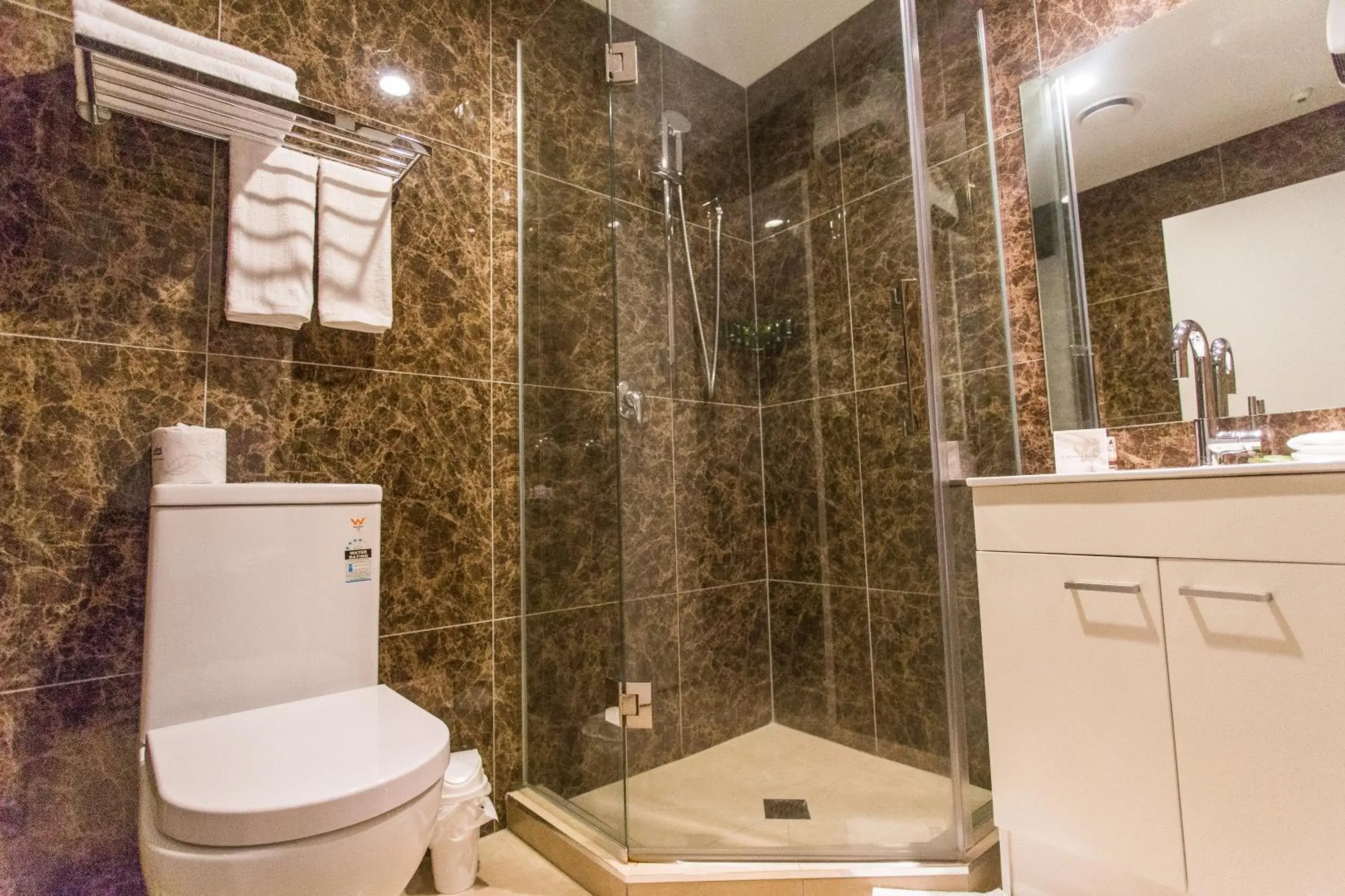 Bathroom in Colombo Lodge Hotel