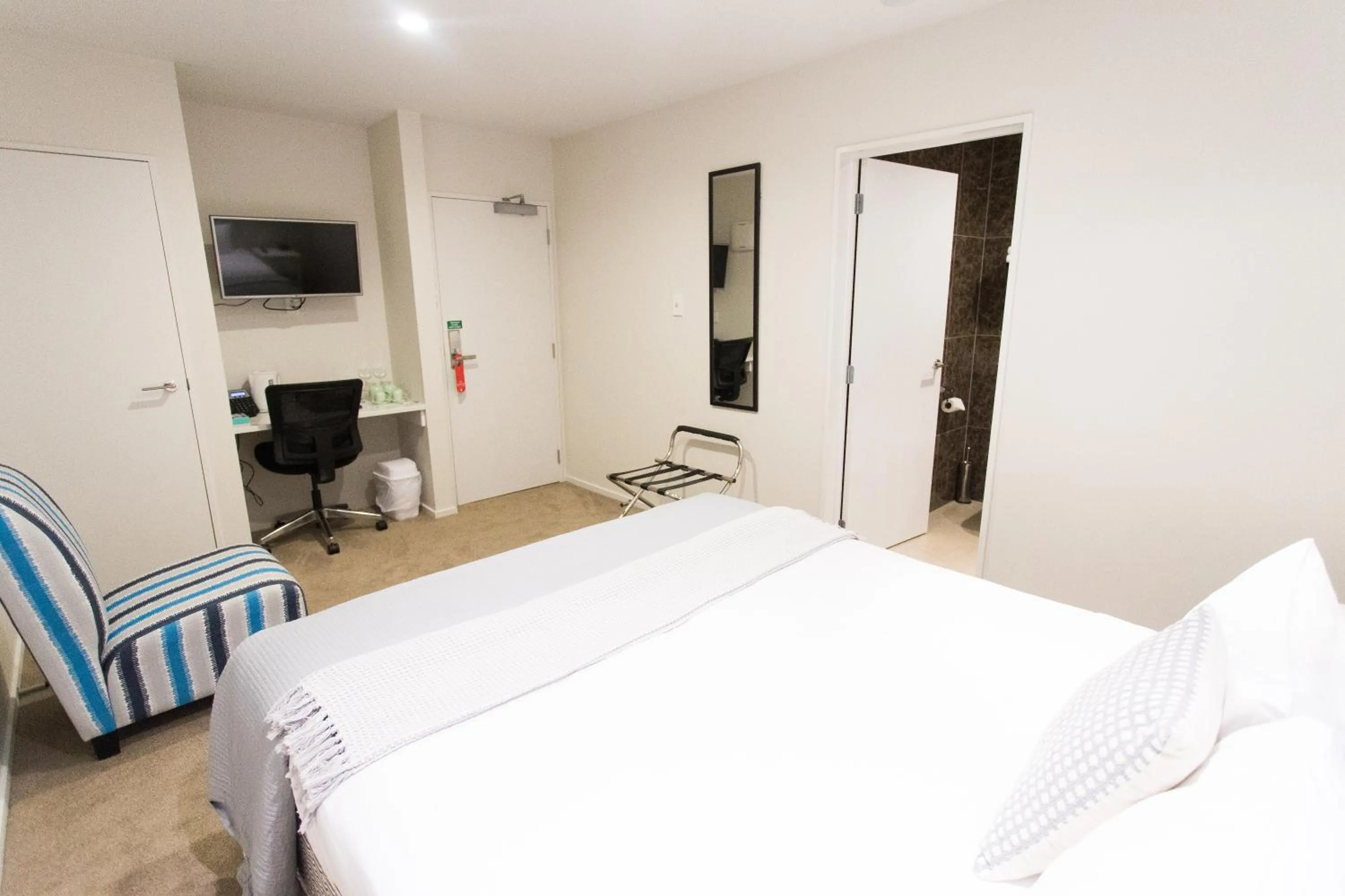 Bed in Colombo Lodge Hotel