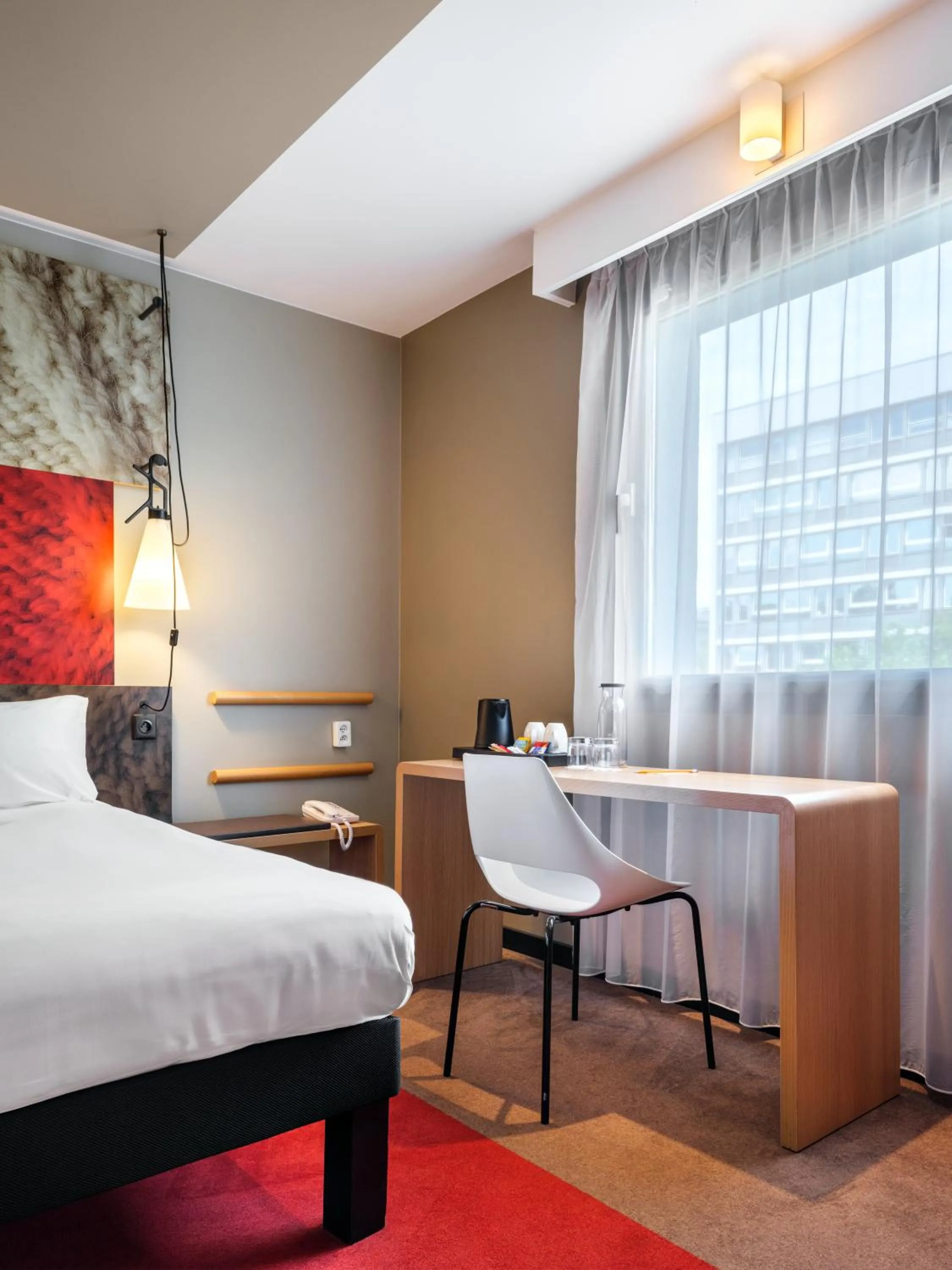 View (from property/room), Bed in Hotel Ibis Krakow Centrum