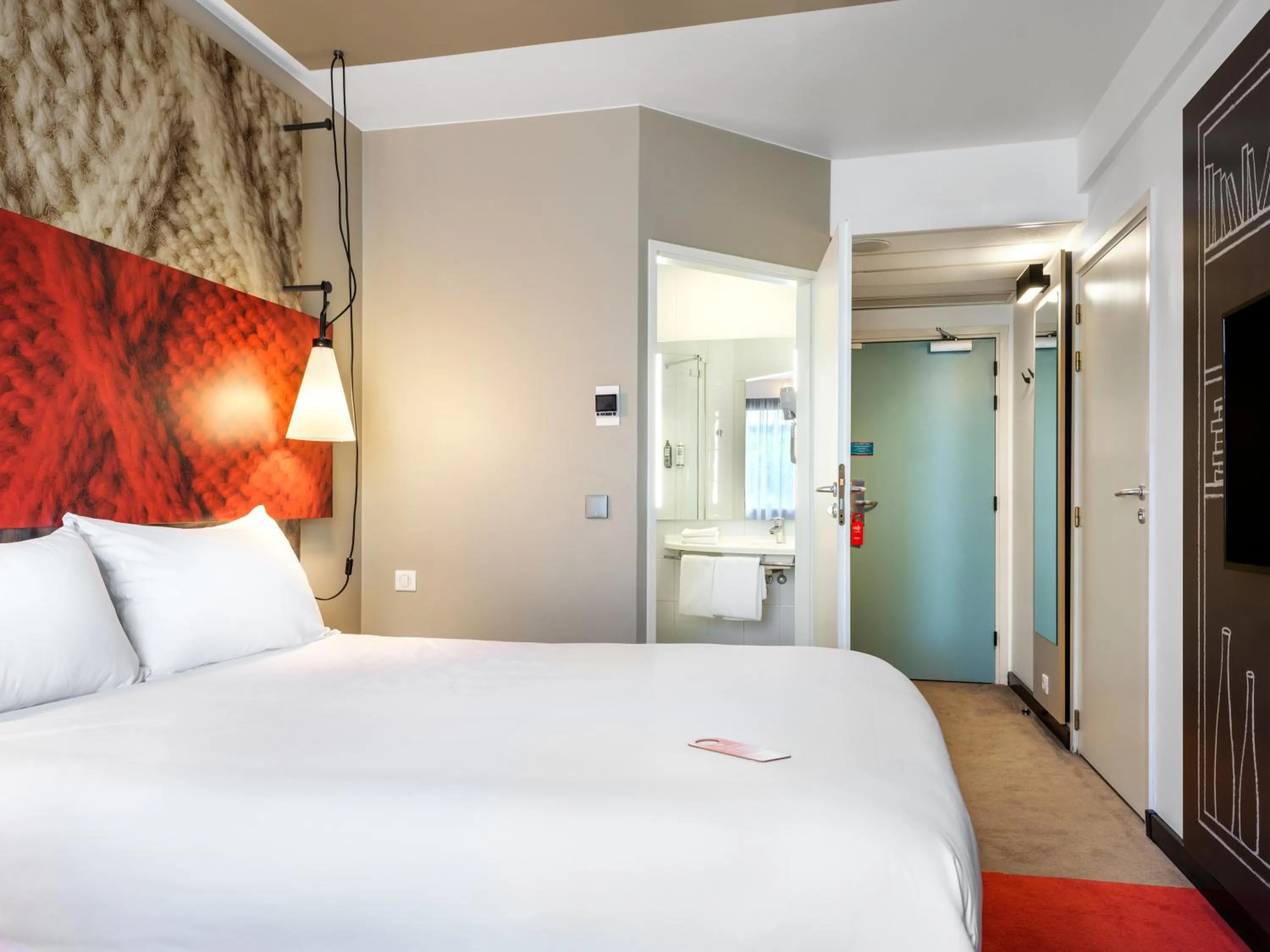 Bathroom, Bed in Hotel Ibis Krakow Centrum