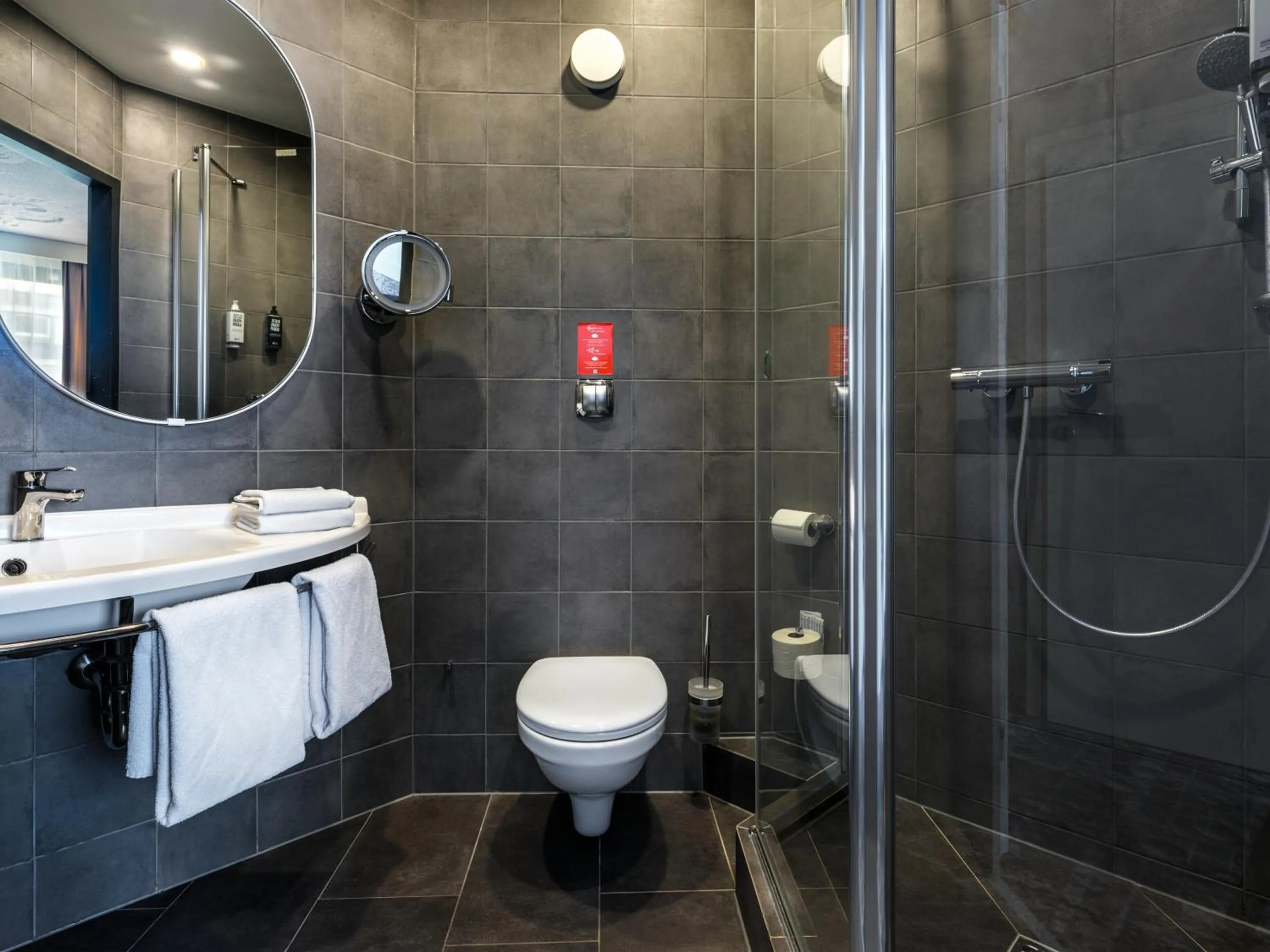 Toilet in Hotel Ibis Krakow Centrum