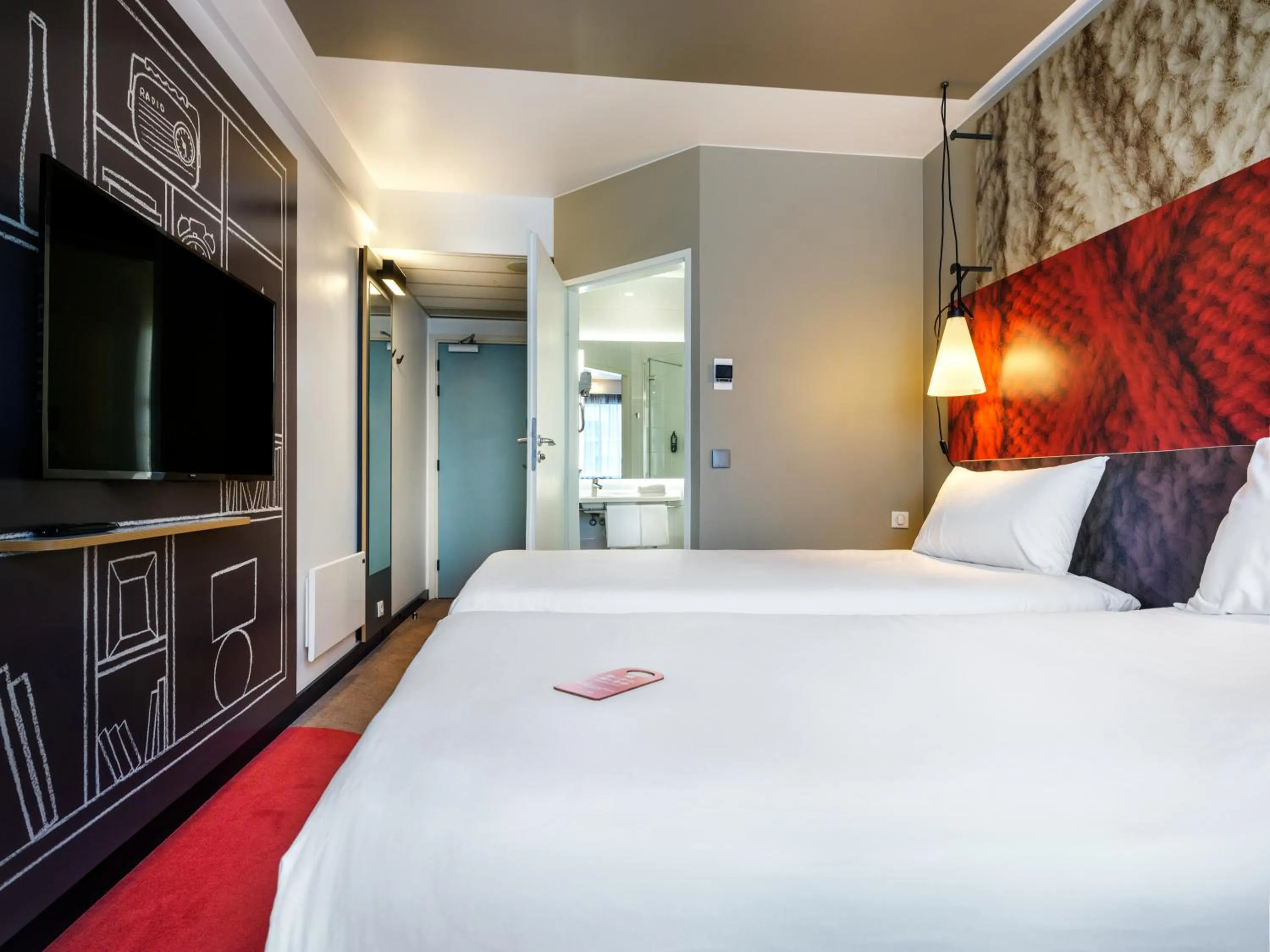 Bathroom, Bed in Hotel Ibis Krakow Centrum