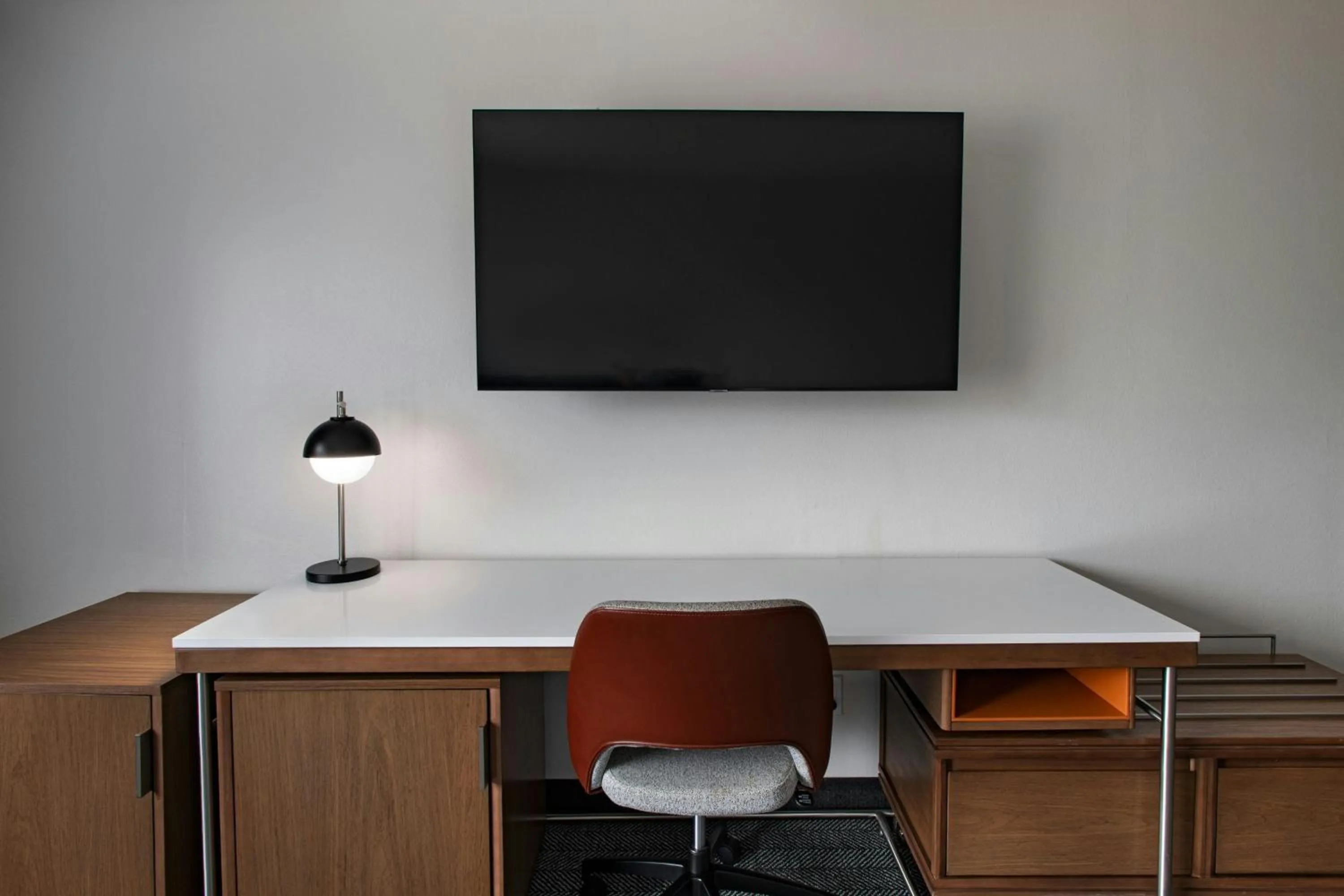 Photo of the whole room in Courtyard Houston The Woodlands