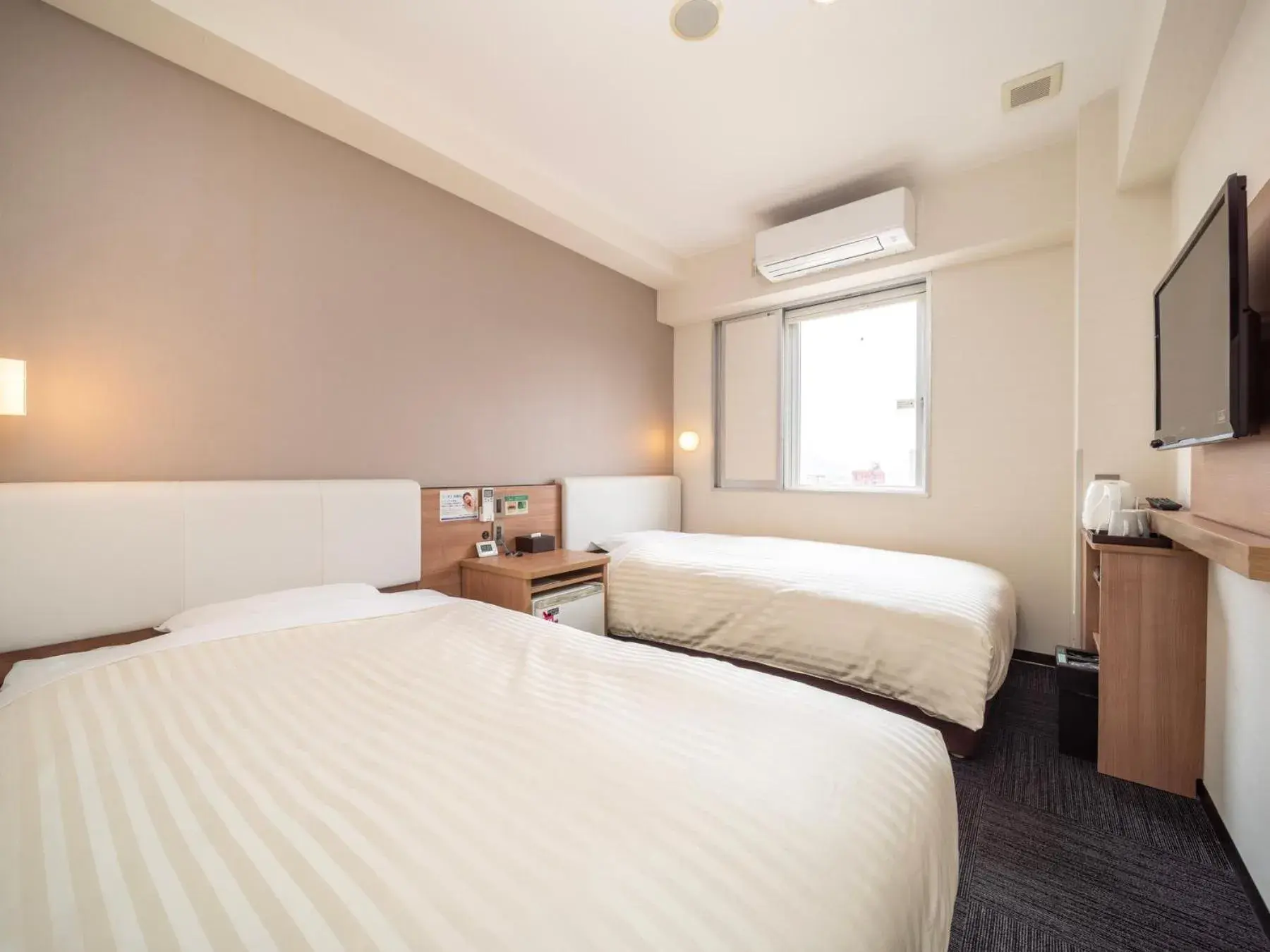 Bed in Super Hotel Yamaguchi Yuda Onsen Bed in Super Hotel Yamaguchi Yuda Onsen