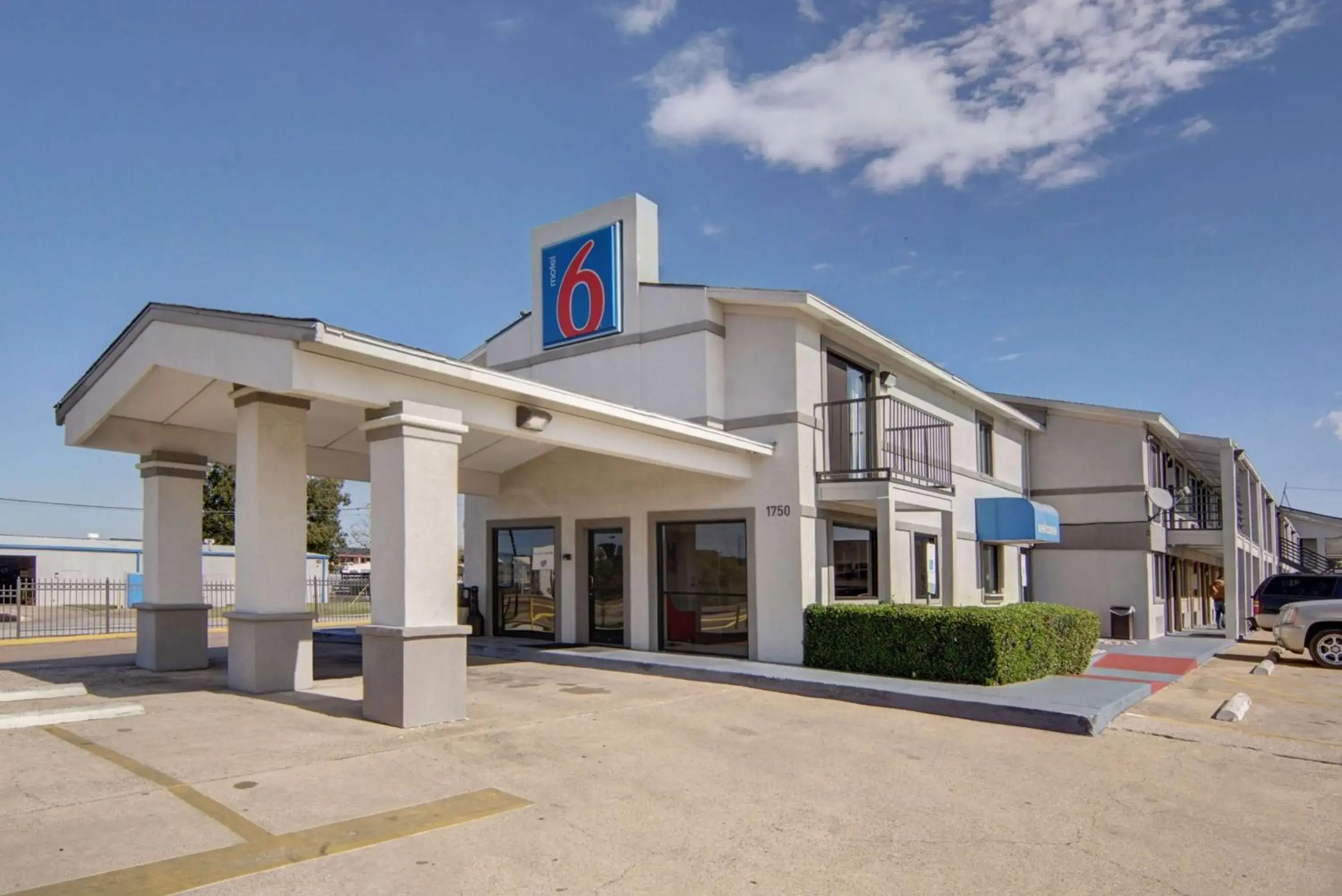Property building in Motel 6-Lancaster, TX - DeSoto - Lancaster Property building in Motel 6-Lancaster, TX - DeSoto - Lancaster
