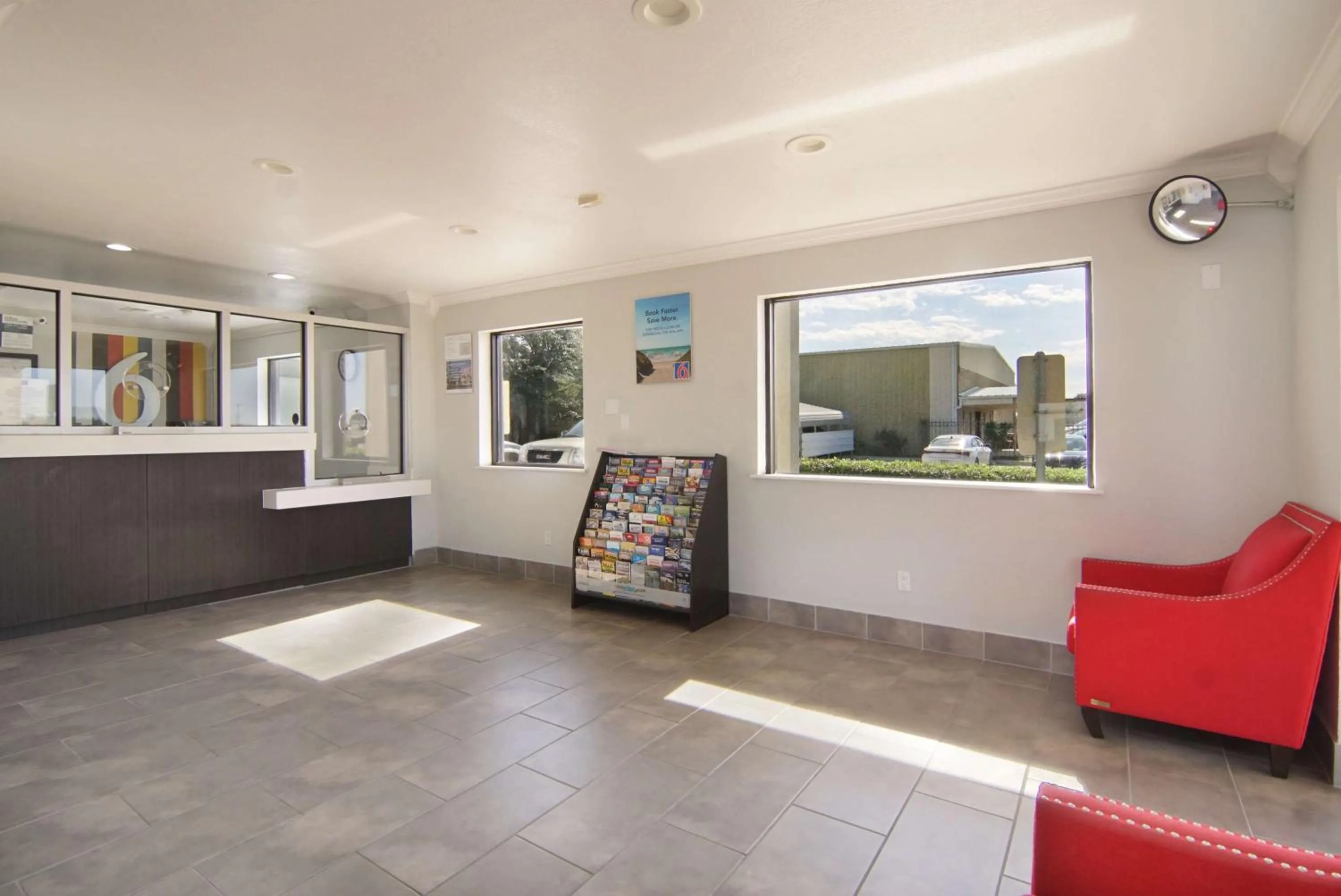 Lobby or reception in Motel 6-Lancaster, TX - DeSoto - Lancaster