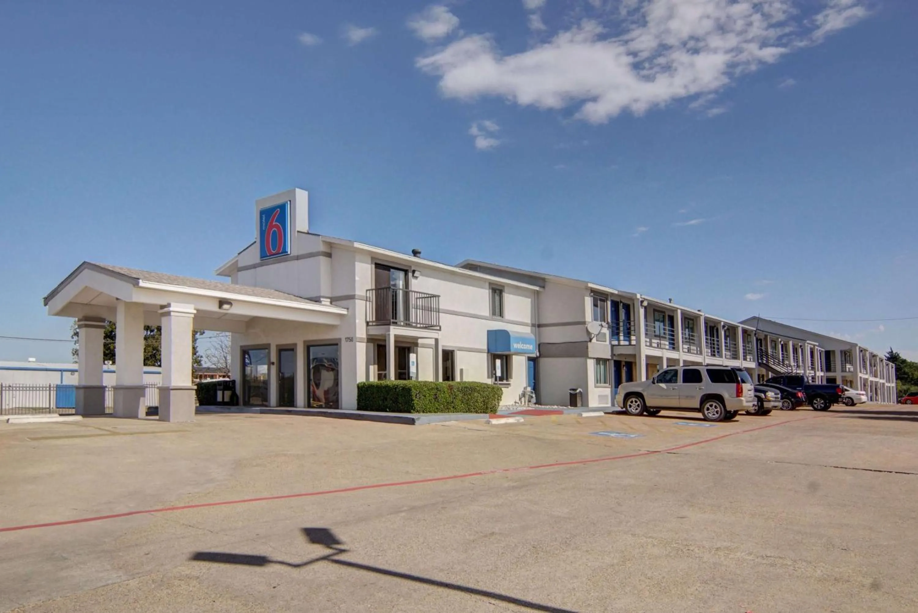 Property building in Motel 6-Lancaster, TX - DeSoto - Lancaster