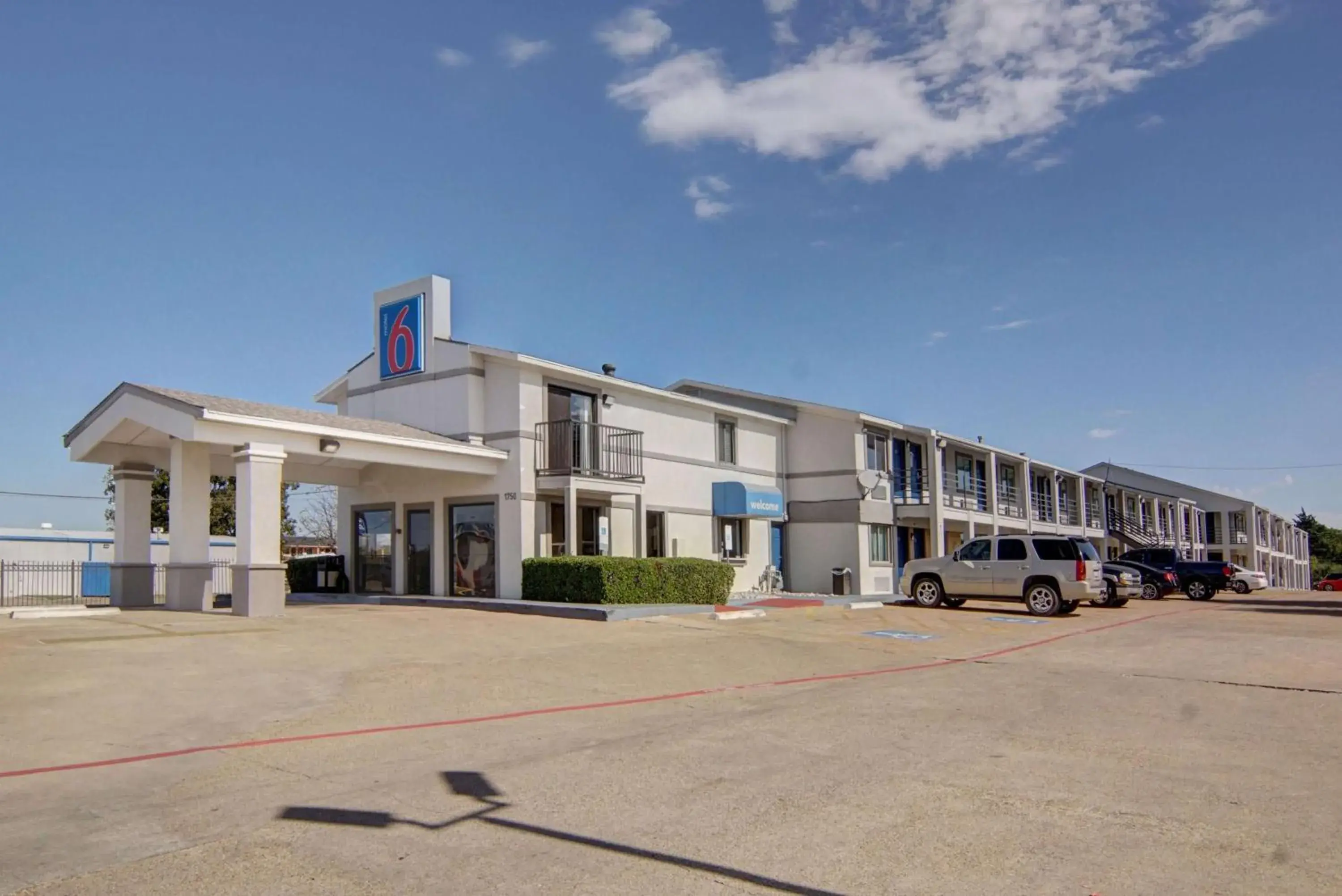 Property building in Motel 6-Lancaster, TX - DeSoto - Lancaster Property building in Motel 6-Lancaster, TX - DeSoto - Lancaster