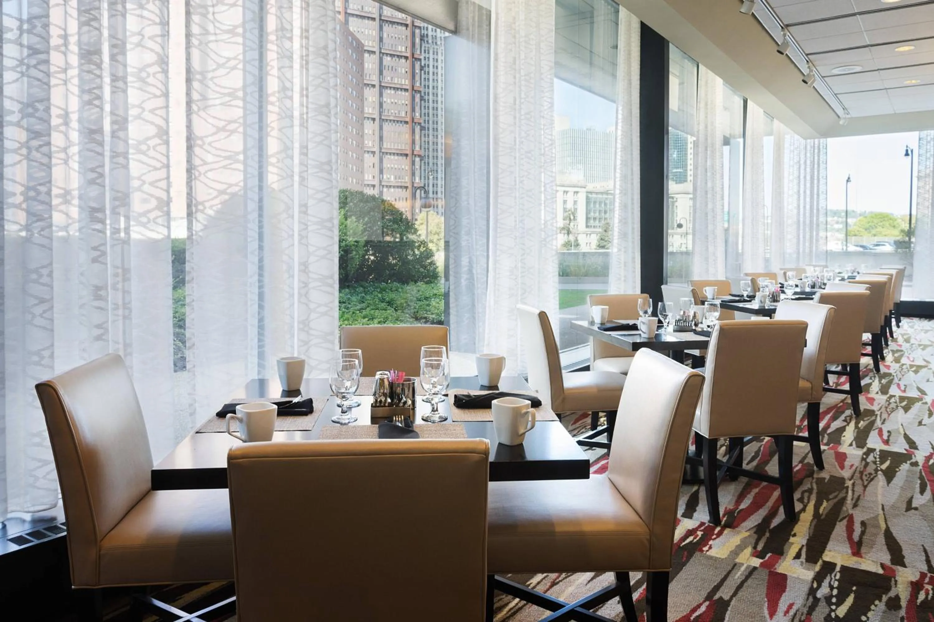 Restaurant/places to eat in Pittsburgh Marriott City Center