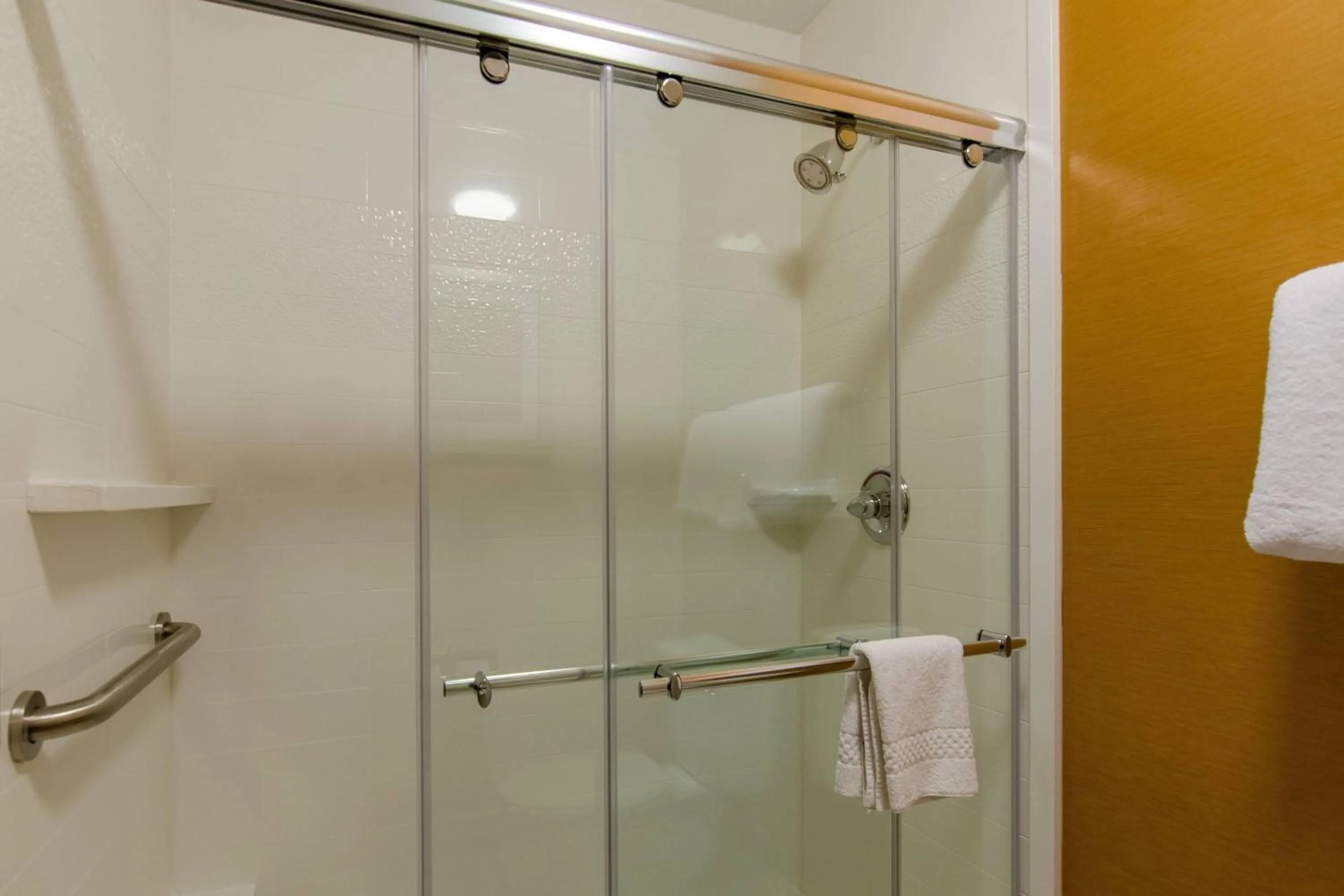 Bathroom in Fairfield Inn and Suites by Marriott Potomac Mills Woodbridge