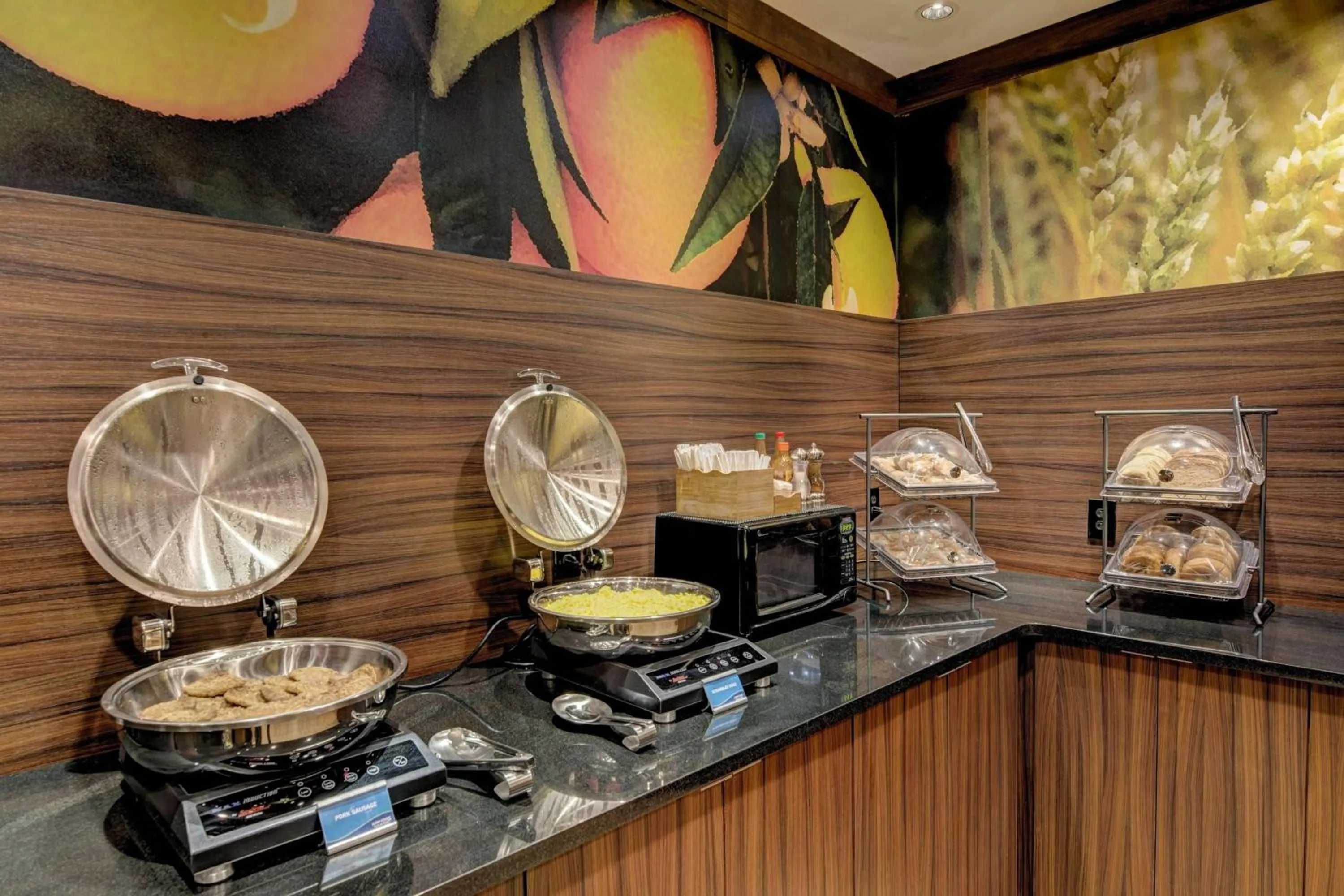 Breakfast in Fairfield Inn and Suites by Marriott Potomac Mills Woodbridge