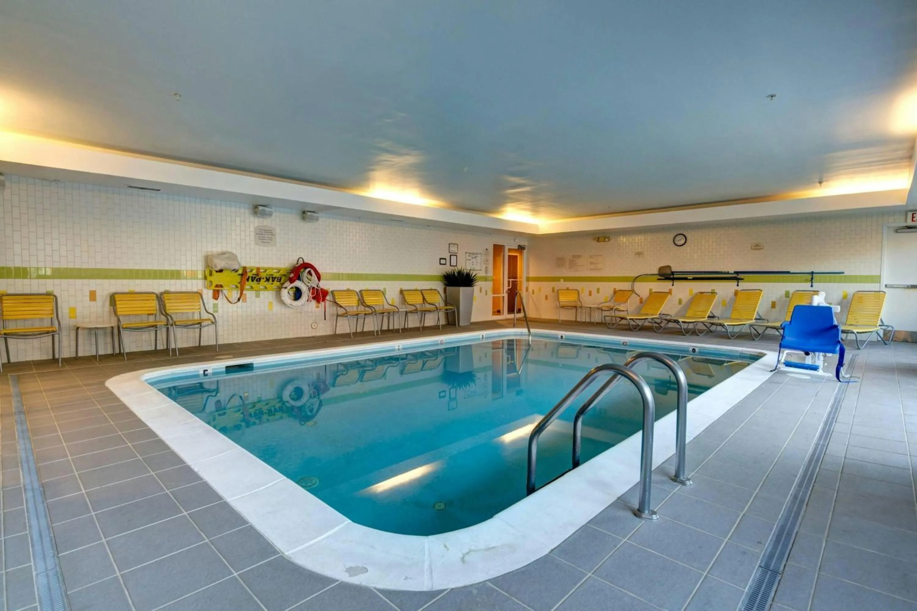 Swimming pool in Fairfield Inn and Suites by Marriott Potomac Mills Woodbridge