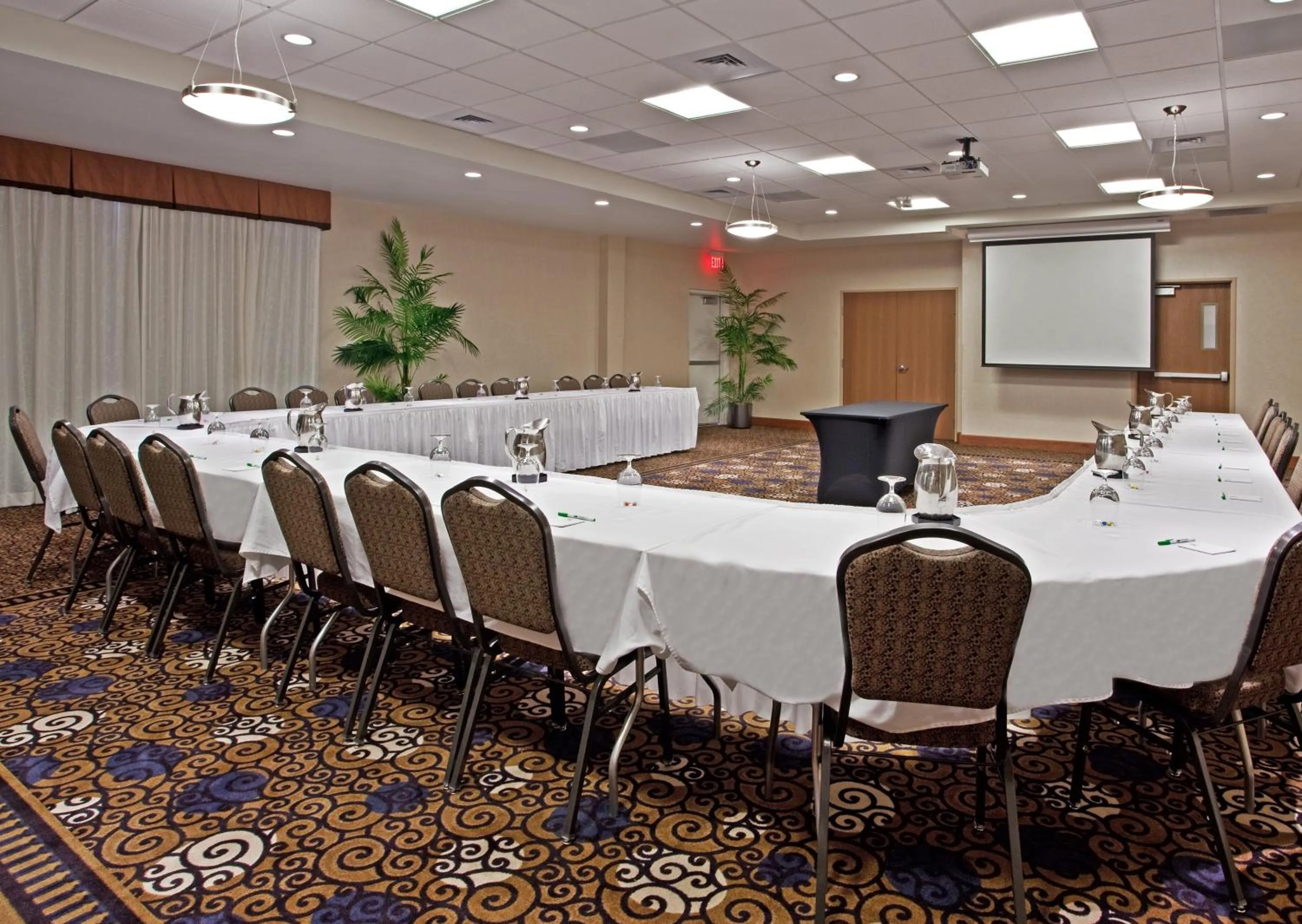 Meeting/conference room in Holiday Inn Purdue - Fort Wayne, an IHG Hotel