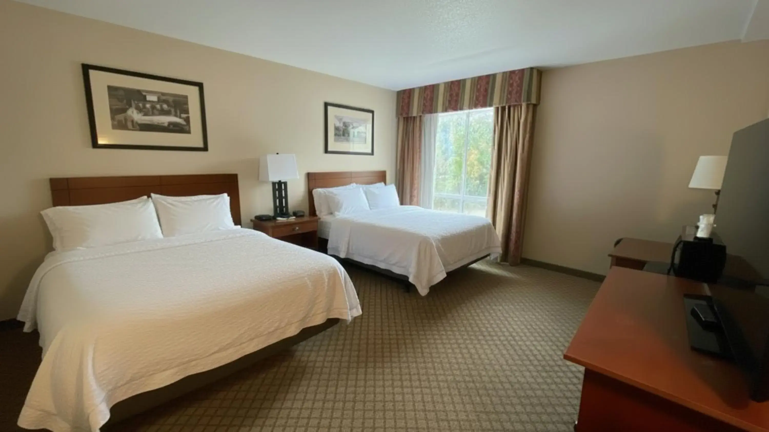 Queen Room with Two Queen Beds - Mobility Access Tub/Non-Smoking in Holiday Inn Purdue - Fort Wayne by IHG Queen Room with Two Queen Beds - Mobility Access Tub/Non-Smoking in Holiday Inn Purdue - Fort Wayne by IHG