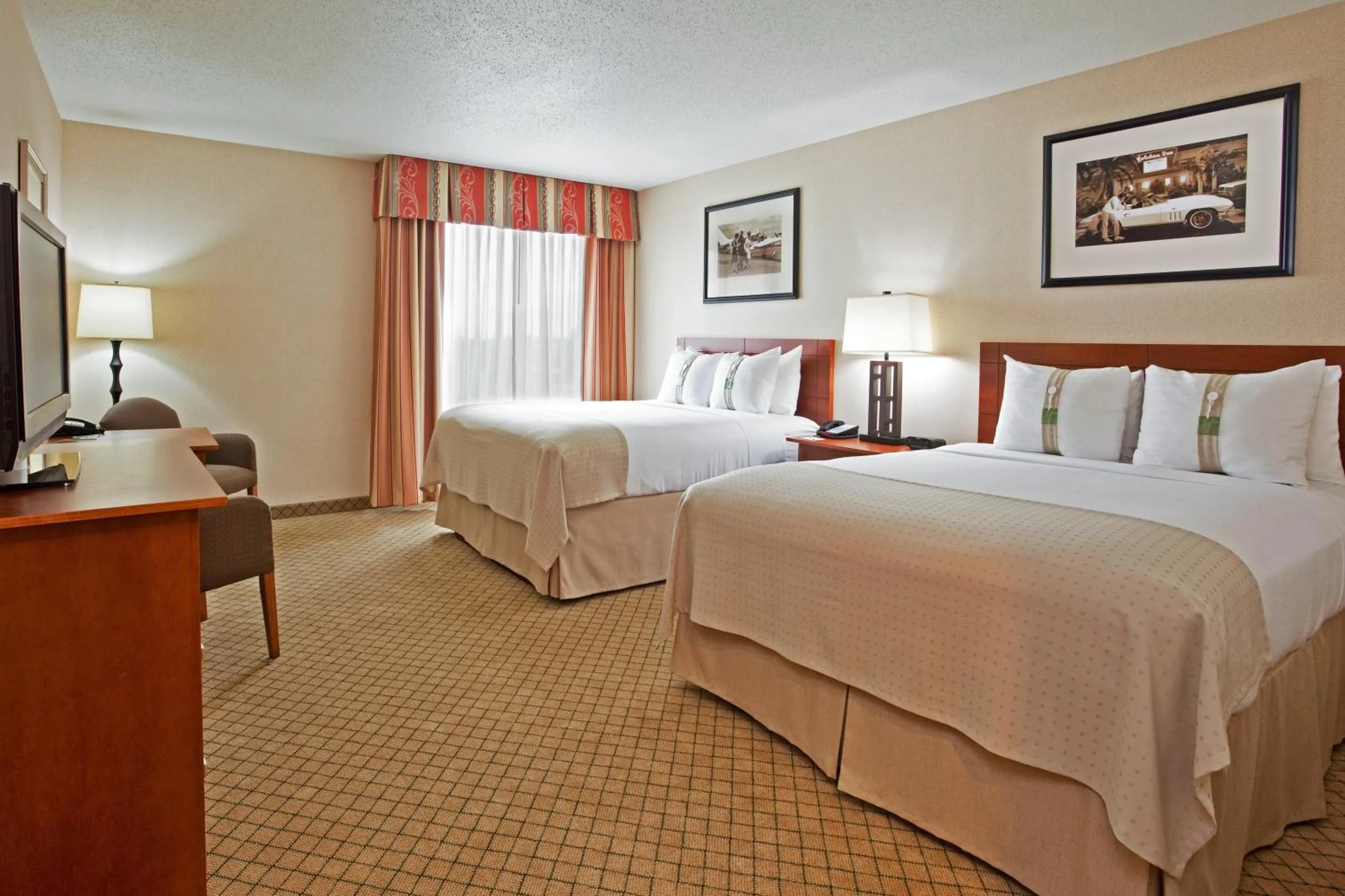 Photo of the whole room, Bed in Holiday Inn Purdue - Fort Wayne, an IHG Hotel